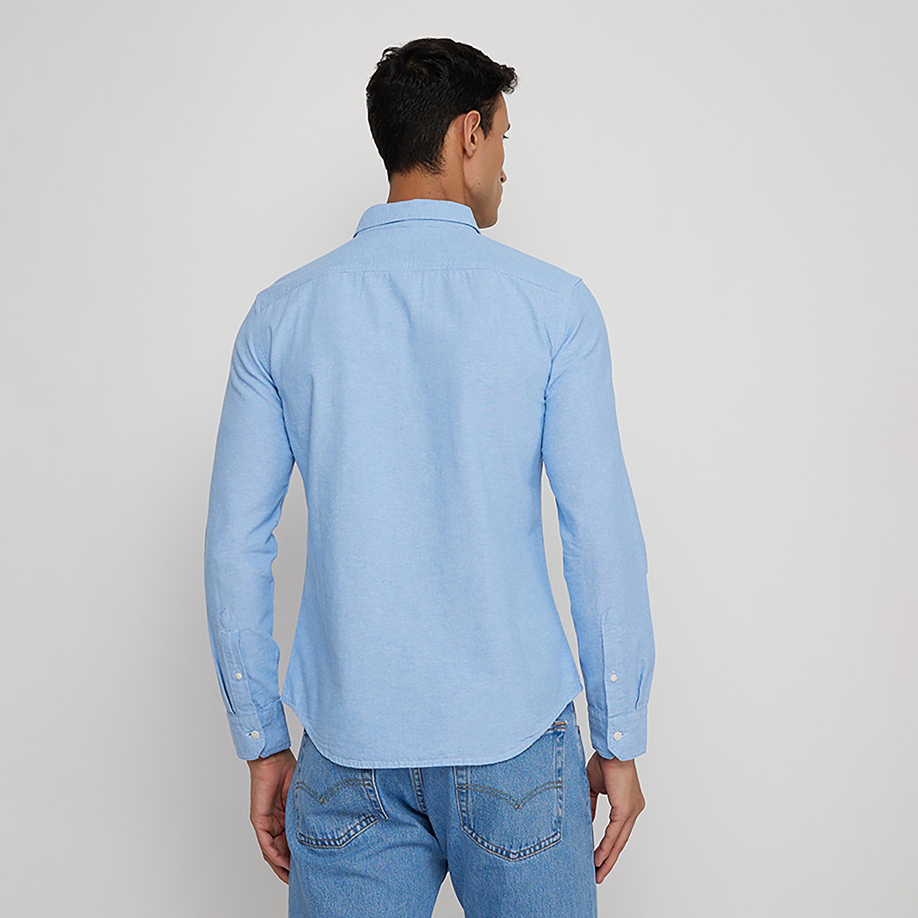 قميص بأكمام طويلة ذو ياقة سادة من ليفايز-men-clothing-shirts-image-2