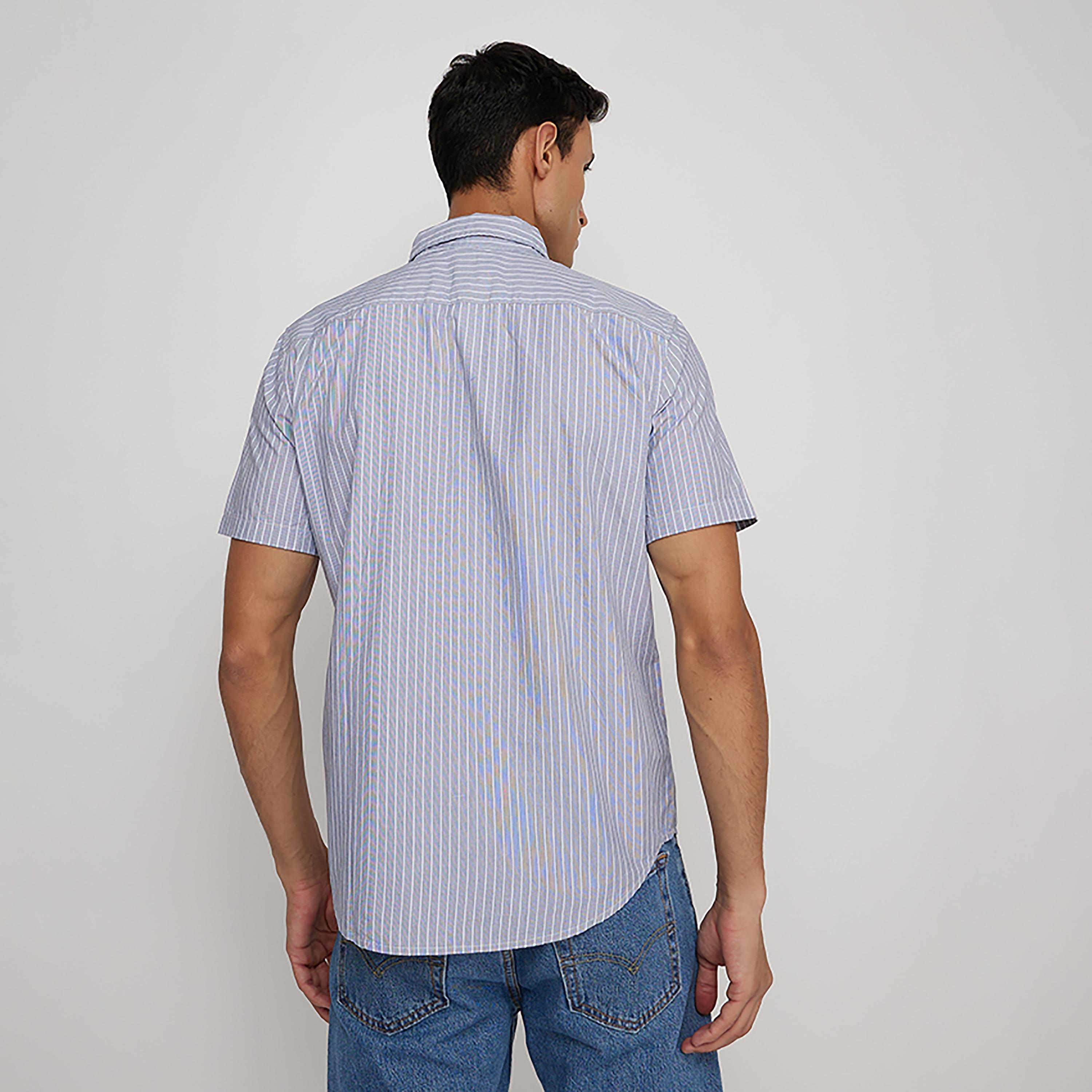 قميص بأكمام قصيرة بياقة ذات مخططة من ليفايز-men-clothing-shirts-image-1
