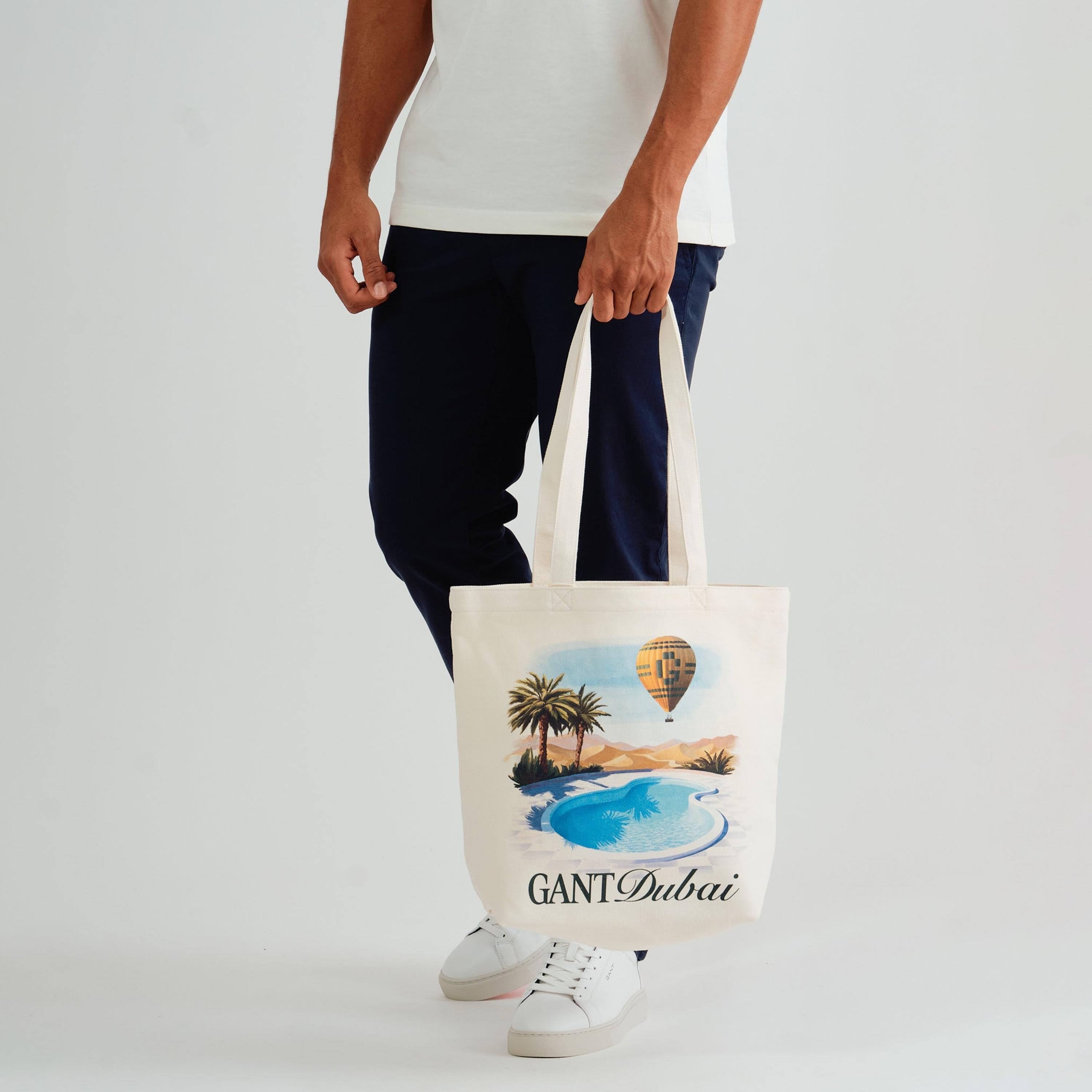 حقيبة توت قماشية مفتوحة من الأعلى بطبعة غرافيك من مجموعة دبي من غانت | 867000030-men-bags-image-3