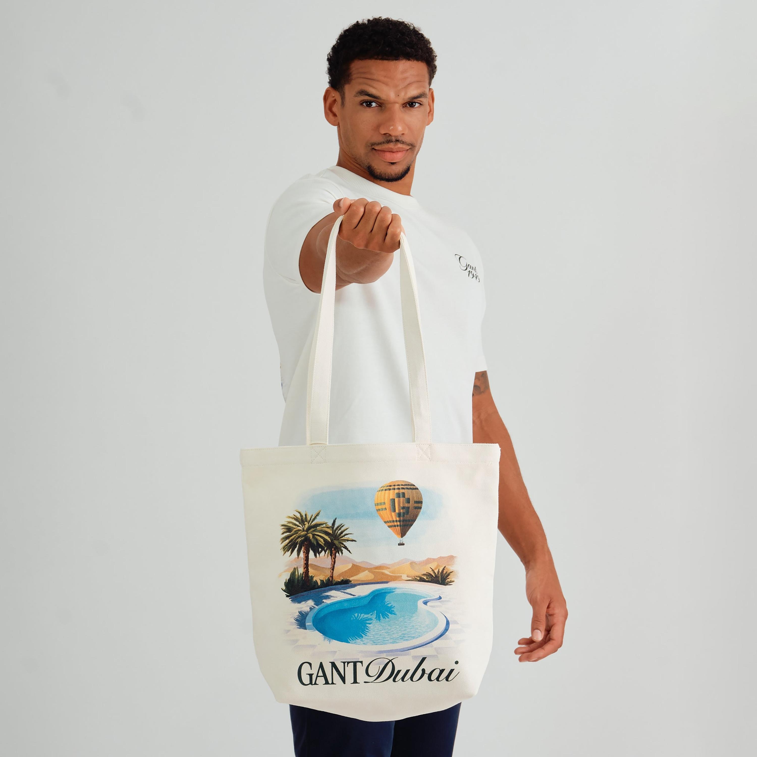 حقيبة توت قماشية مفتوحة من الأعلى بطبعة غرافيك من مجموعة دبي من غانت | 867000030-men-bags-image-4