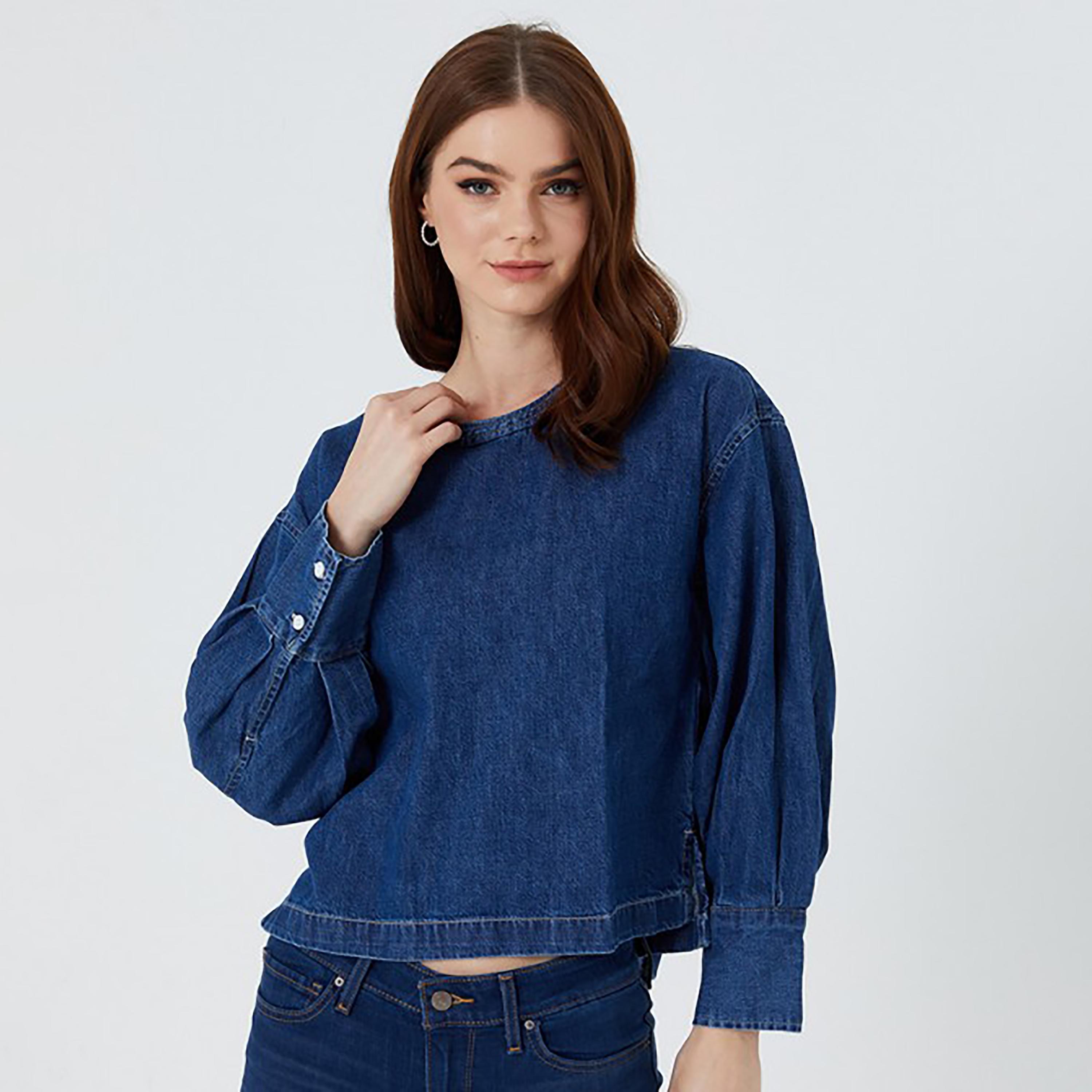توب دينيم بأكمام طويلة ورقبة مستديرة سادة من ليفايز-women-clothing-shirtsandblouses-blouses-image-1