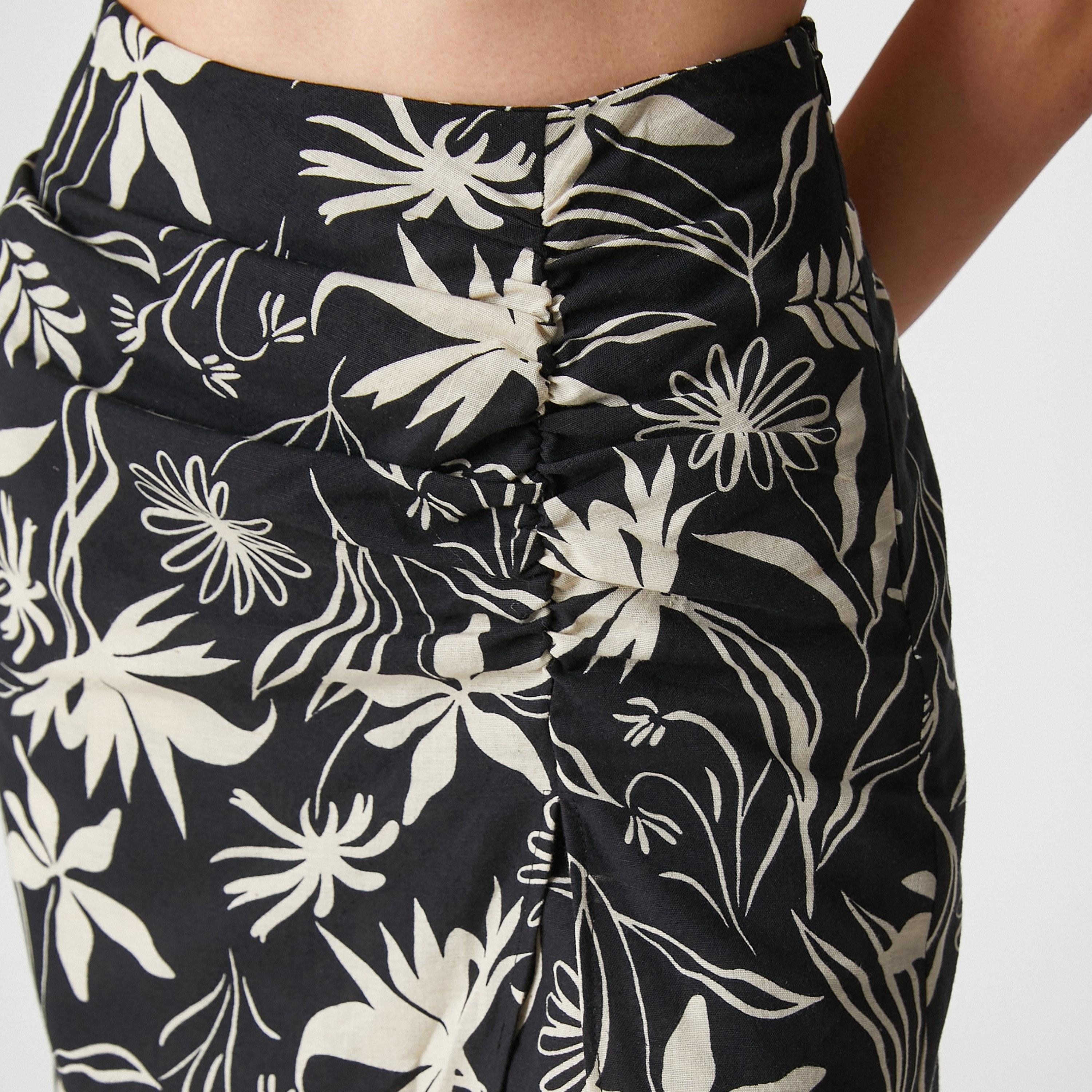تنورة كتان نسائية ملفوفة بطبعة زهور بلون أسود من كوتون-women-clothing-bottoms-skirts-image-4
