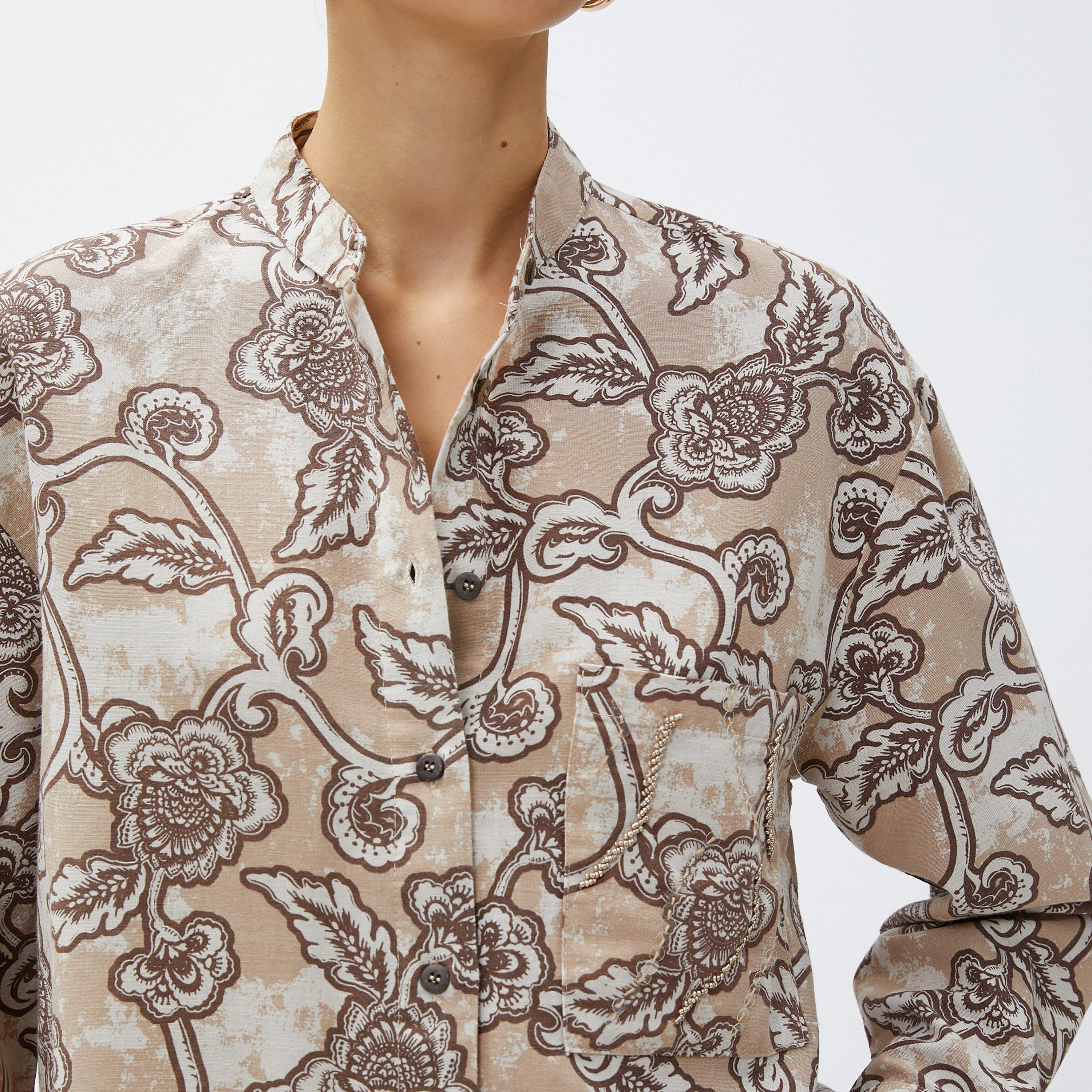 قميص نسائي كتان بطبعة زهور بيج وياقة ماندارين من كوتون-women-clothing-shirtsandblouses-shirts-image-5