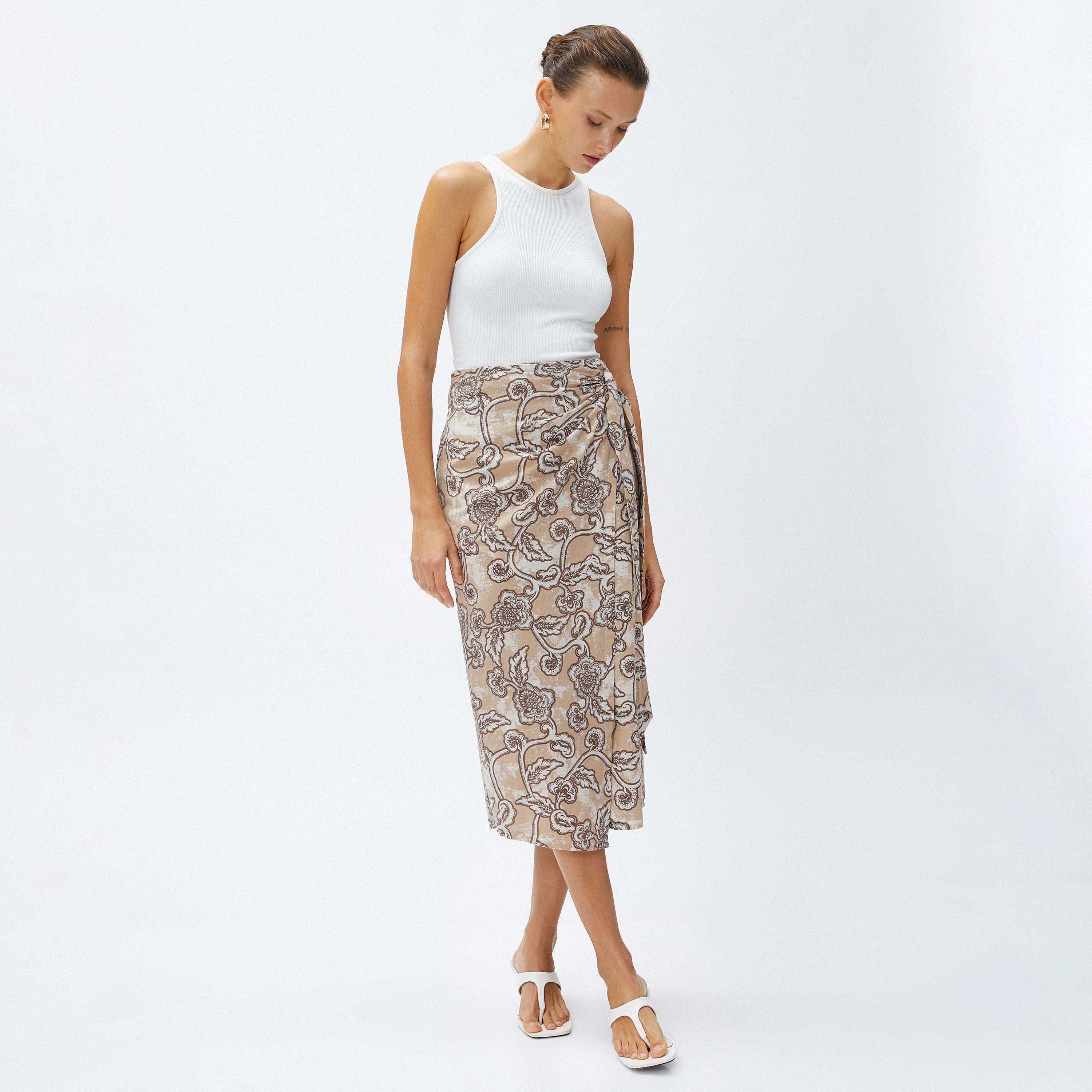 تنورة كتان نسائية ملفوفة بطبعة زهور وأغصان بلون بني من كوتون-women-clothing-bottoms-skirts-image-2