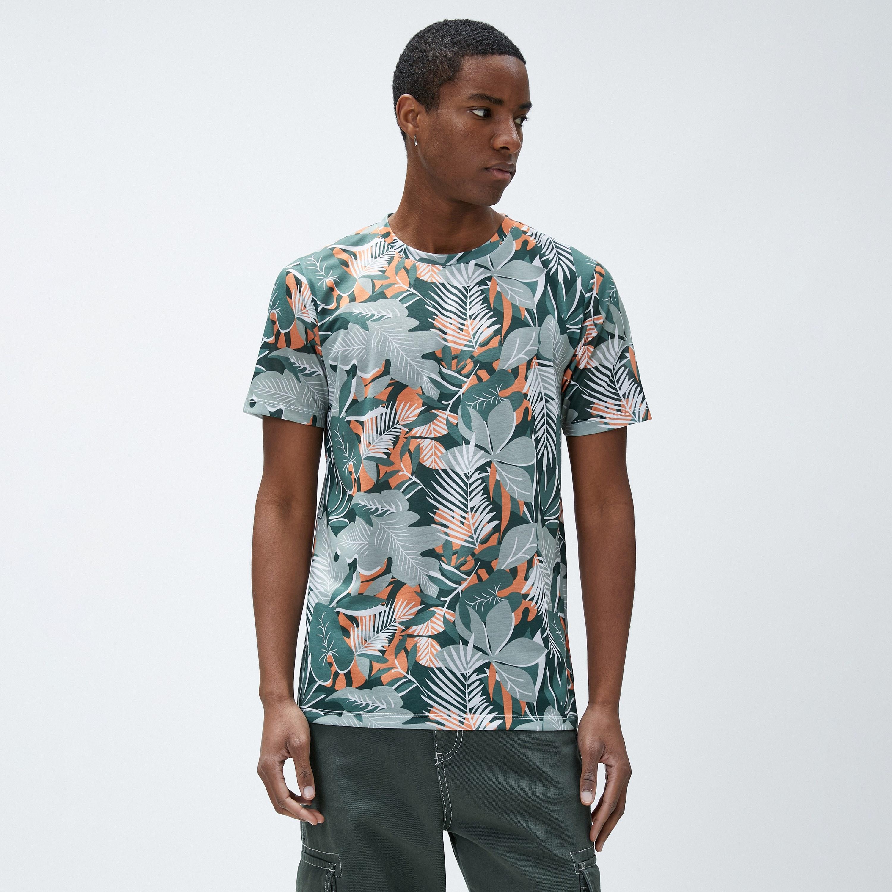 تيشيرت رجالي بطبعة زهور استوائية وقصة رقبة مستديرة وأكمام قصيرة من كوتون-men-clothing-tshirtsandpolos-tshirts-image-1