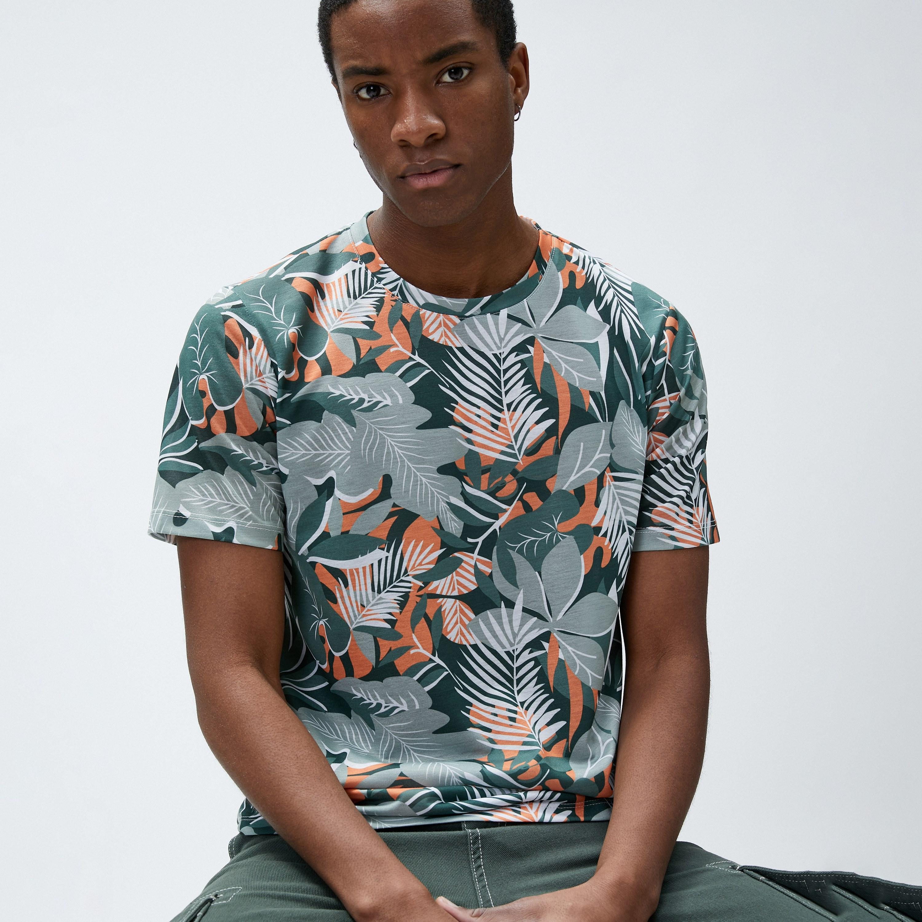 KOTON Tropical Floral Print Crew Neck Short Sleeves Men's T-Shirt-men-clothing-tshirtsandpolos-tshirts-image-3