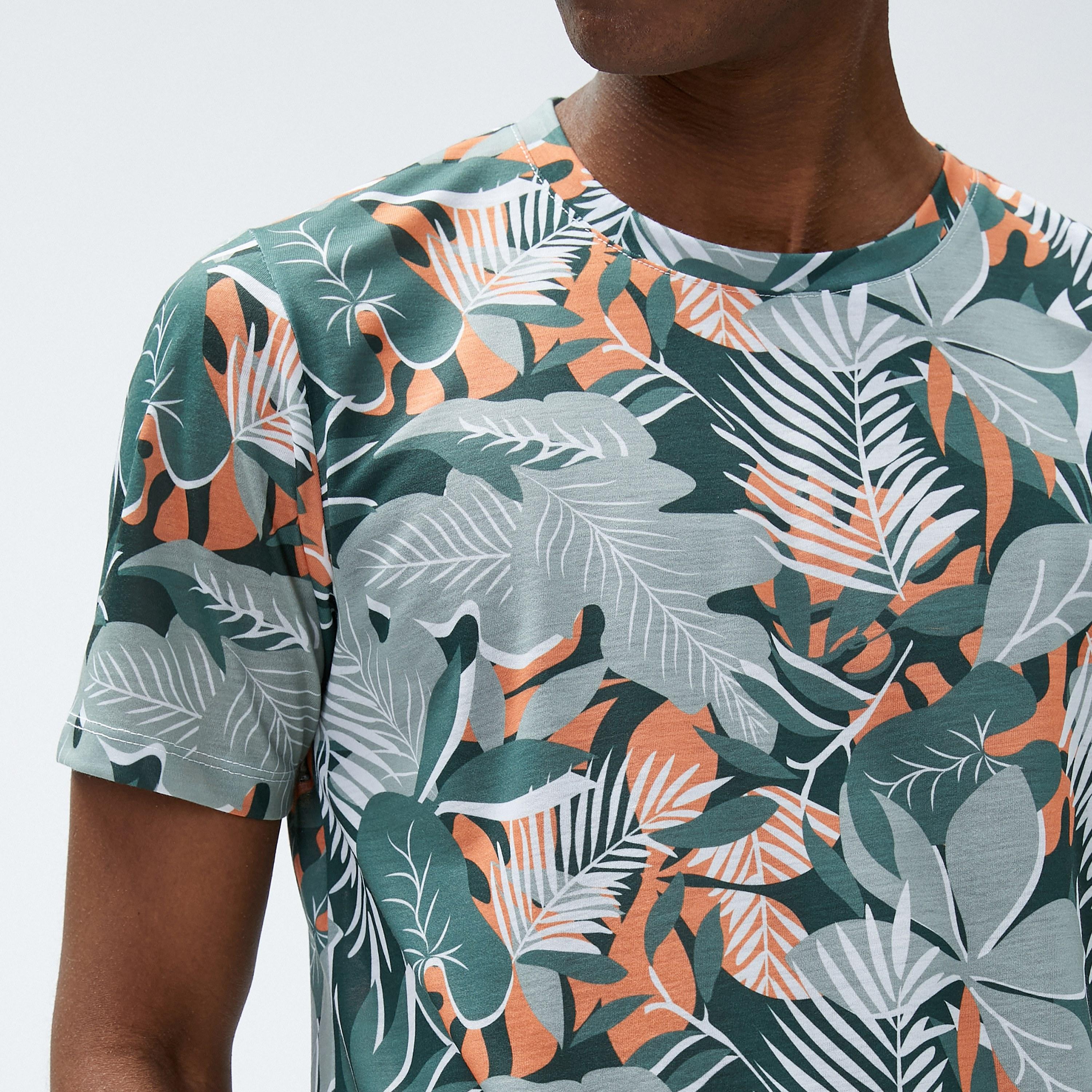 تيشيرت رجالي بطبعة زهور استوائية وقصة رقبة مستديرة وأكمام قصيرة من كوتون-men-clothing-tshirtsandpolos-tshirts-image-5