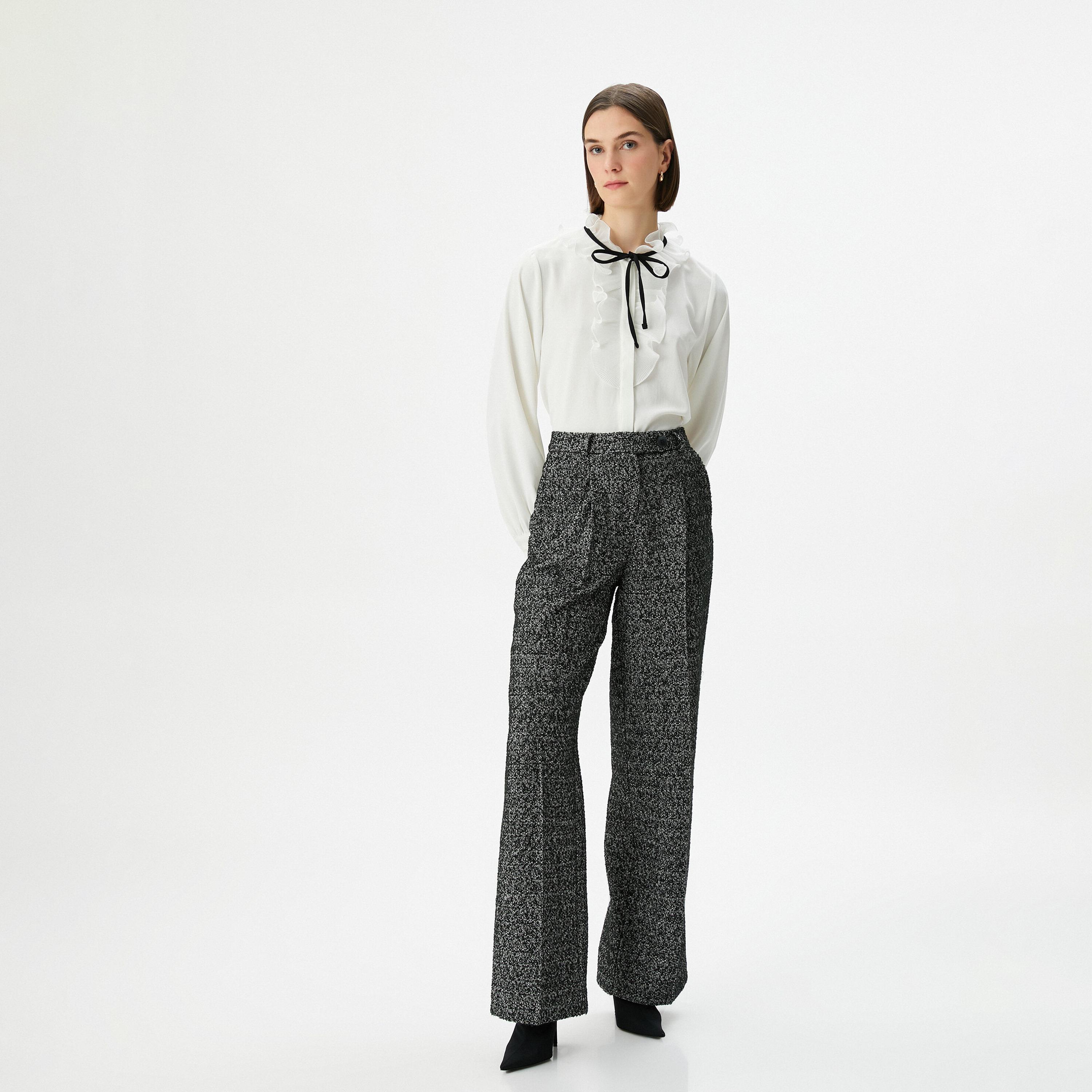 بنطال نسائي بارز الملمس بقصة أرجل واسعة وسحاب بلون رمادي فحمى من كوتون-women-clothing-bottoms-trousers-image-2