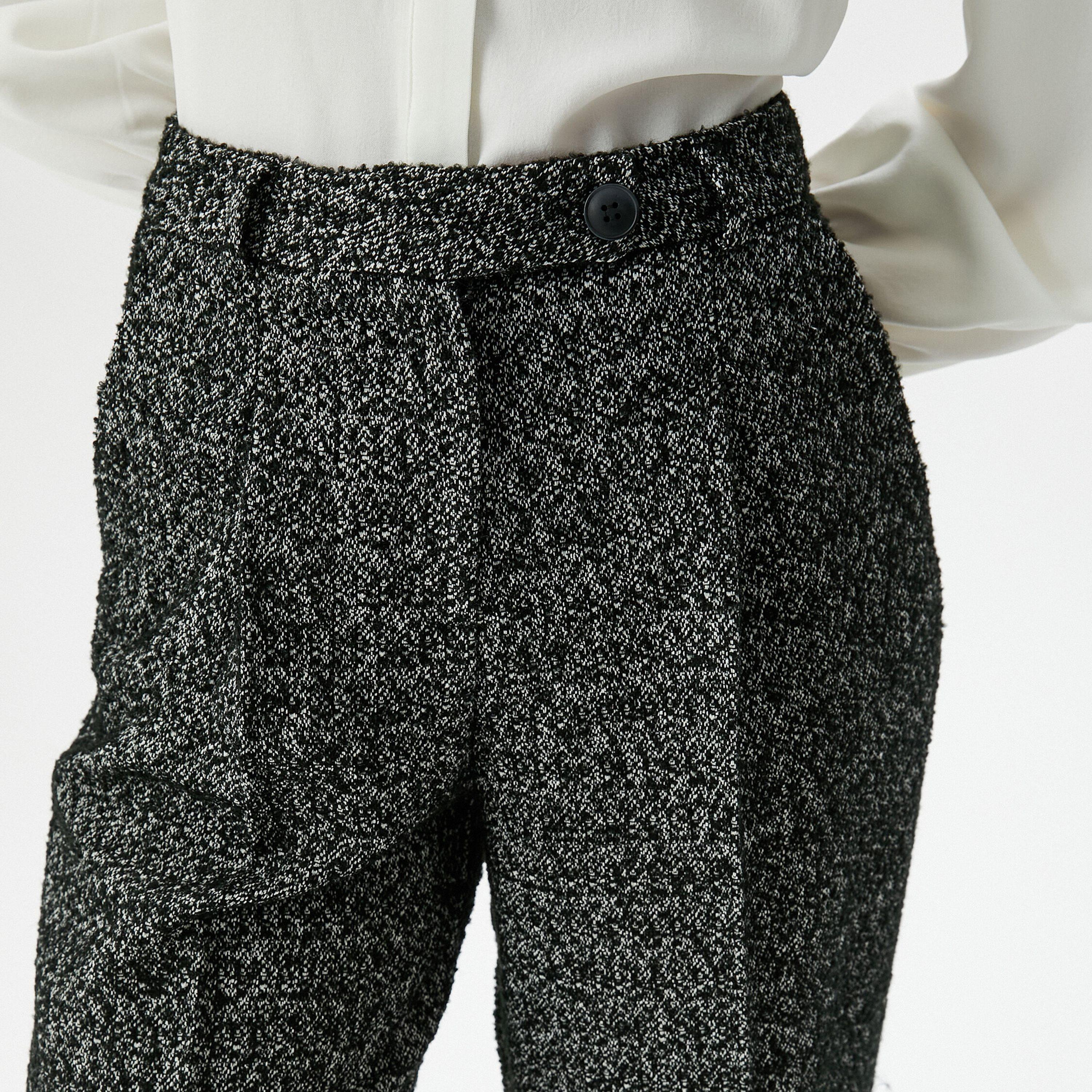 بنطال نسائي بارز الملمس بقصة أرجل واسعة وسحاب بلون رمادي فحمى من كوتون-women-clothing-bottoms-trousers-image-5
