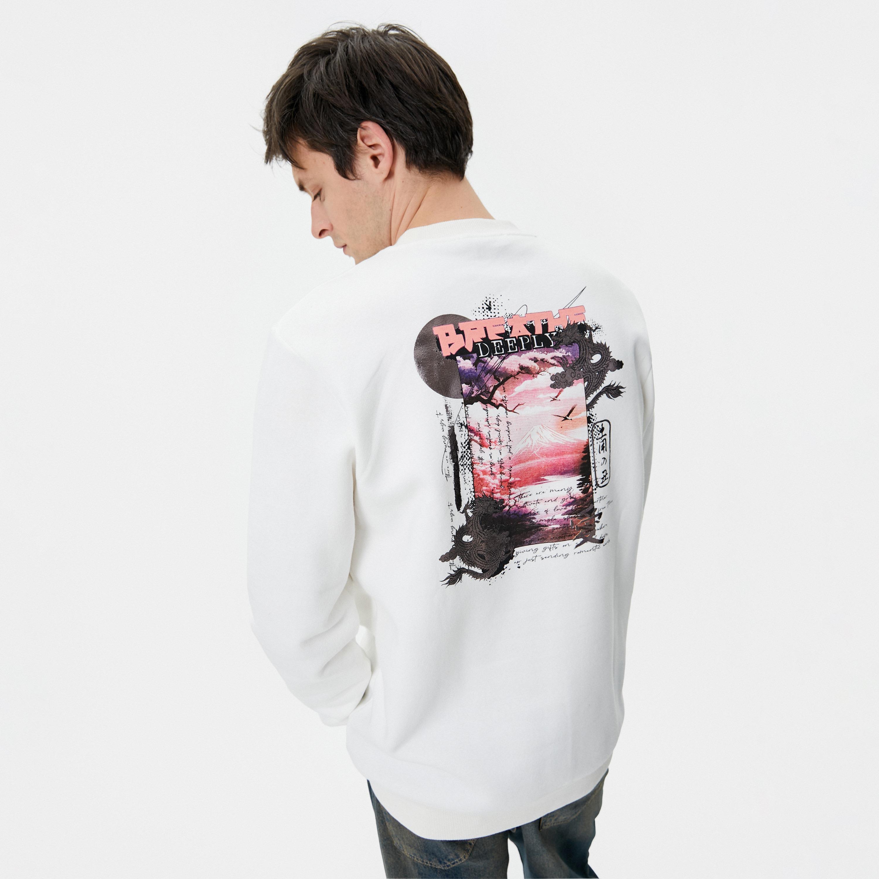 سويت شيرت رجالي بطبعة غرافيك وياقة مستديرة وأكمام طويلة من كوتون-men-winterwear-hoodiesandsweatshirts-image-3