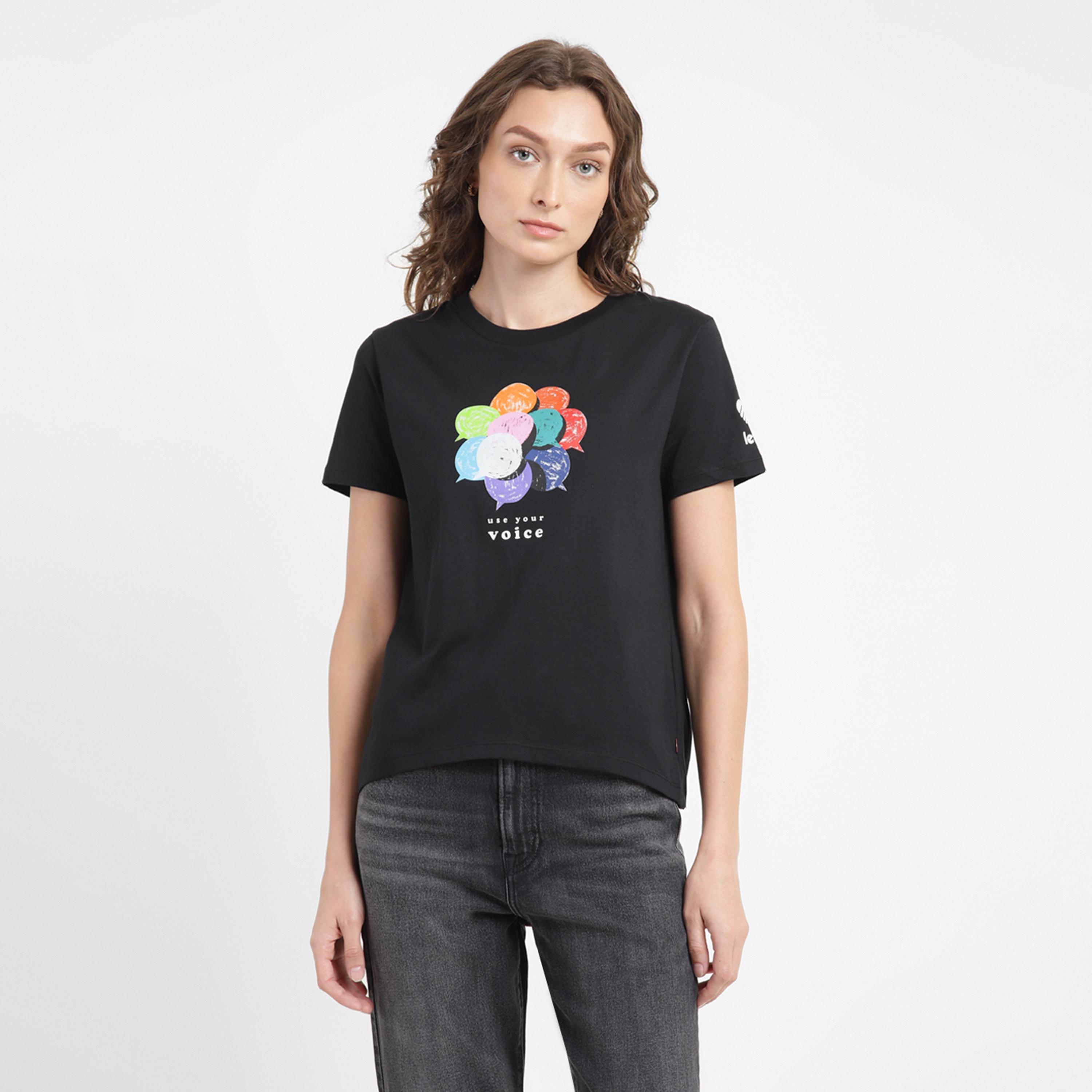 تيشيرت ليفايز بأكمام قصيرة وياقة دائرية مع مطبوع-women-clothing-tshirts-image-1