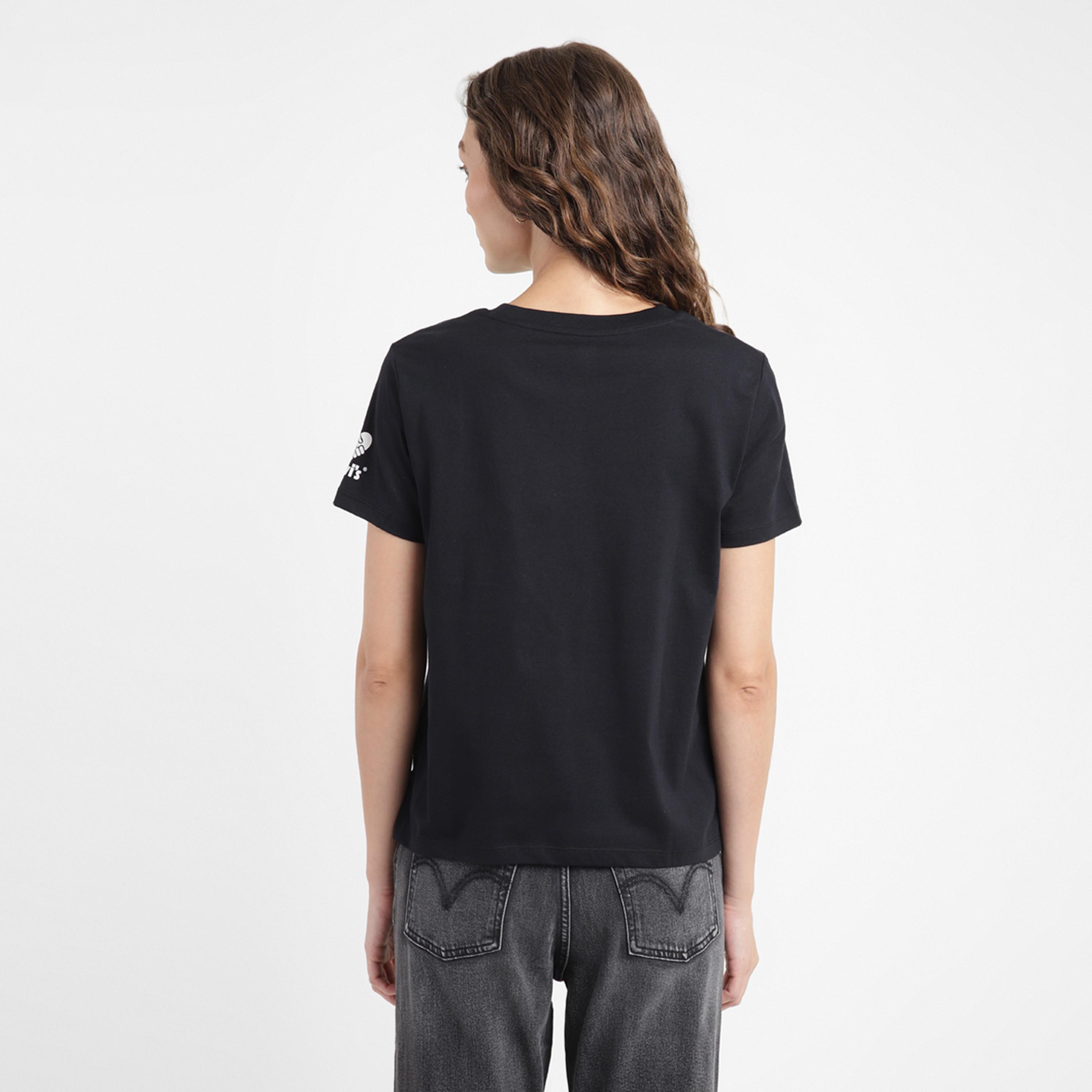 تيشيرت ليفايز بأكمام قصيرة وياقة دائرية مع مطبوع-women-clothing-tshirts-image-4