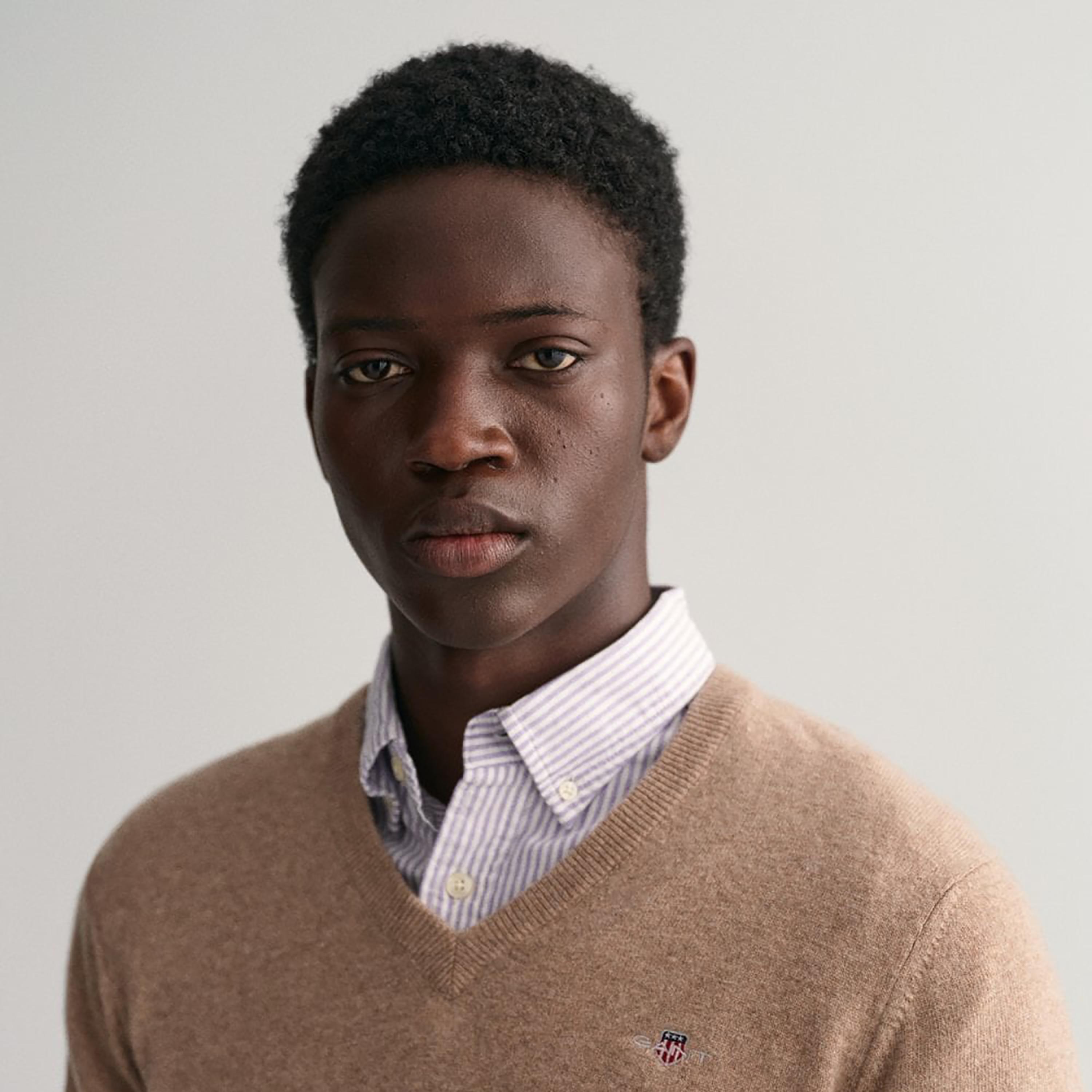 Gant Logo Detail V-Neck Long Sleeves Sweater-men-clothing-sweatersandpullovers-image-3