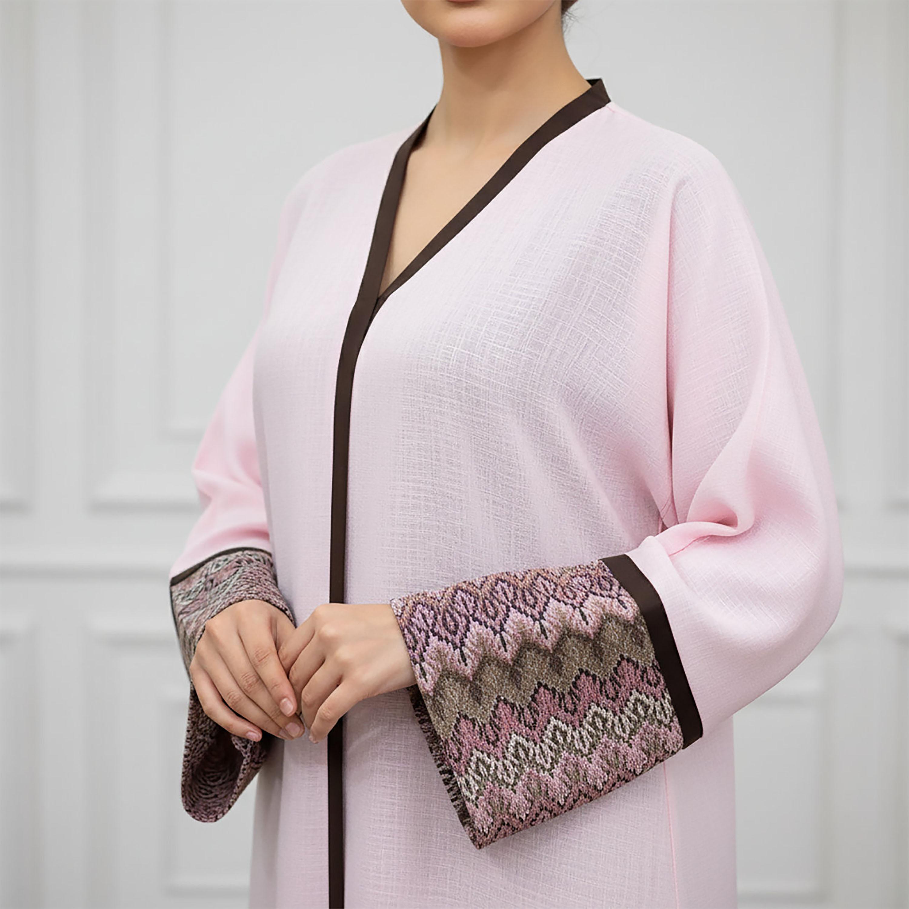 عباءة سهرة نسائية من الكتان بأكمام عريضة وتصميم أقسام متعرجة (Chevron) مع حجاب من نخبة-women-arabicclothing-abayas-image-2