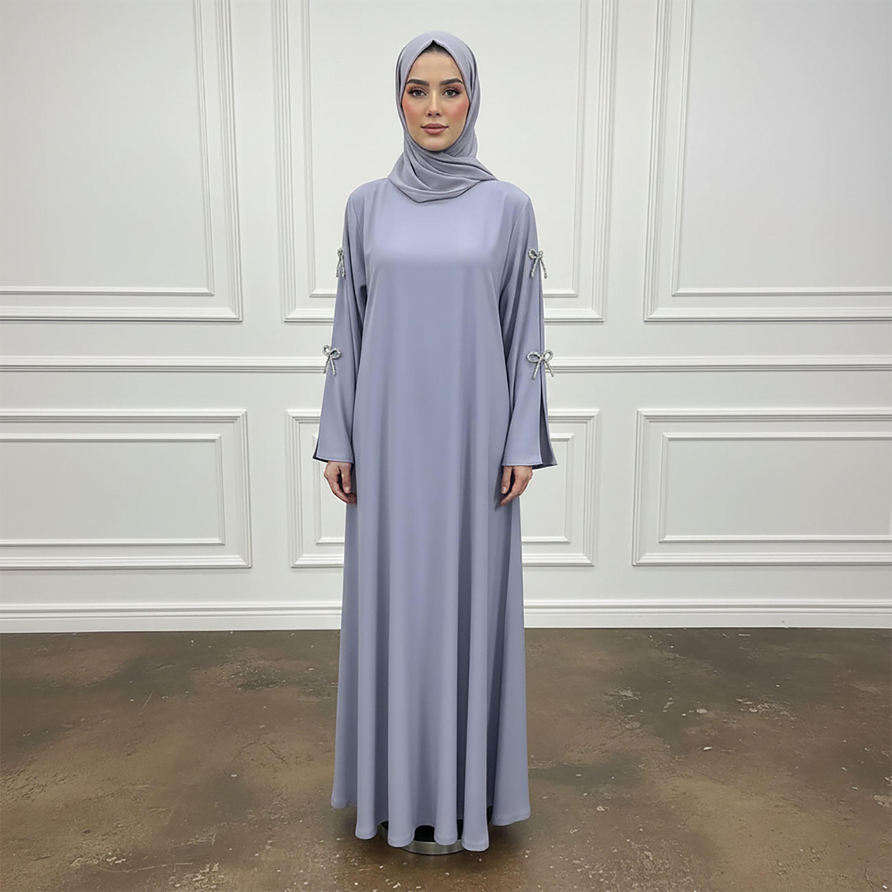 عباءة نسائية كلوش من قماش الندى بأكمام ذات فتحات بلون رمادي مع حجاب من نخبة-women-arabicclothing-abayas-image-1