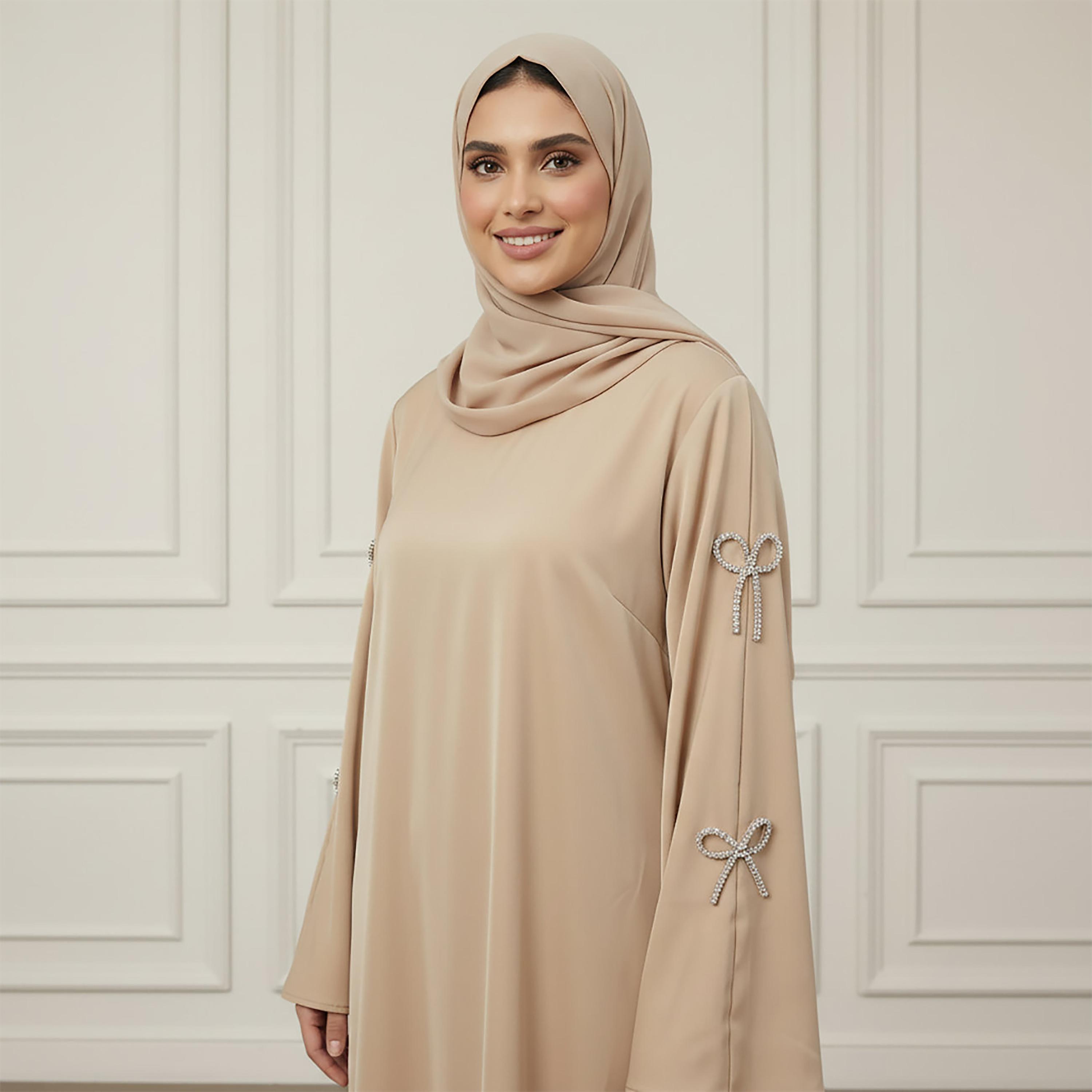 عباءة نسائية من قماش الندى بأكمام واسعة بلون بيج مع حجاب من نخبة-women-arabicclothing-abayas-image-2
