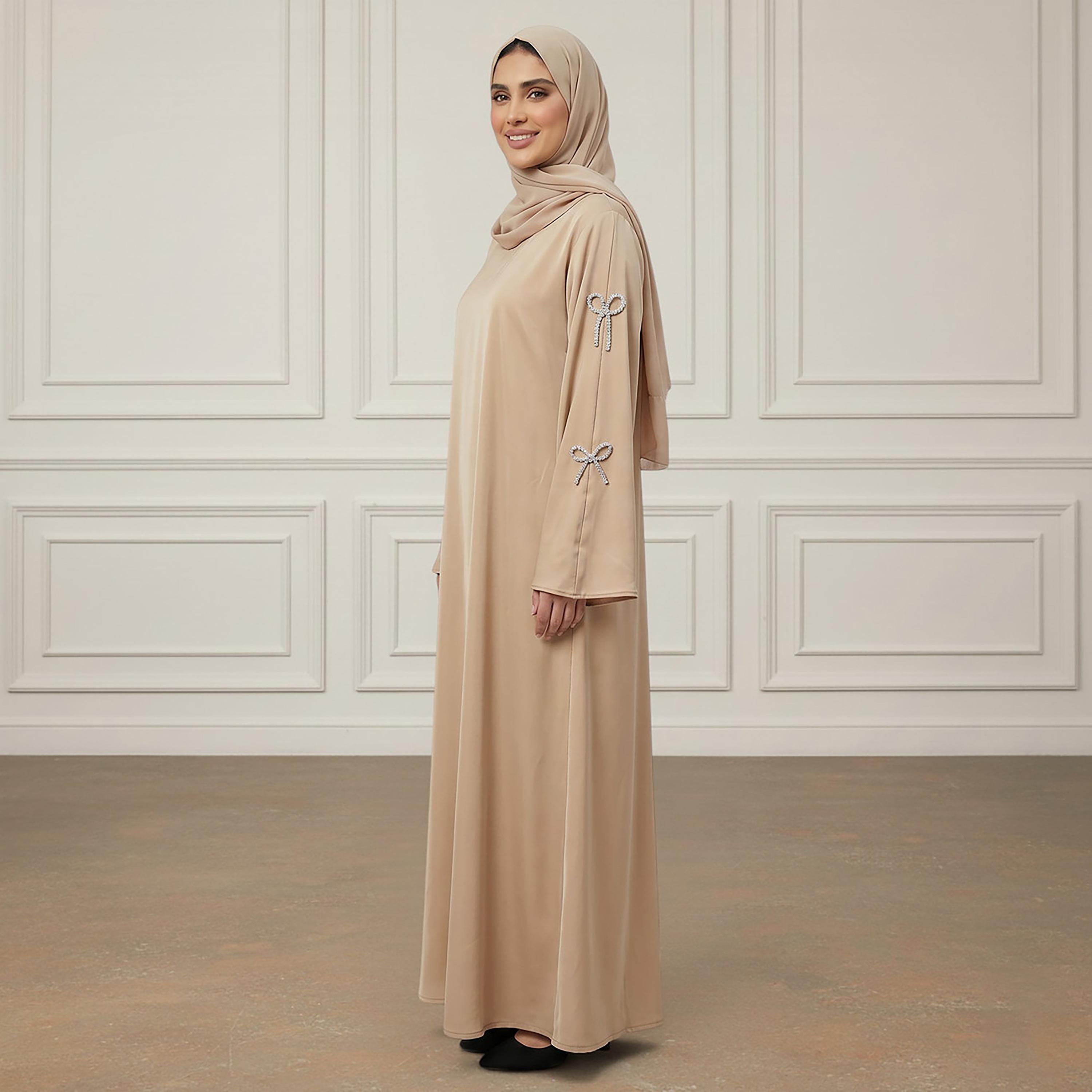 عباءة نسائية من قماش الندى بأكمام واسعة بلون بيج مع حجاب من نخبة-women-arabicclothing-abayas-image-3