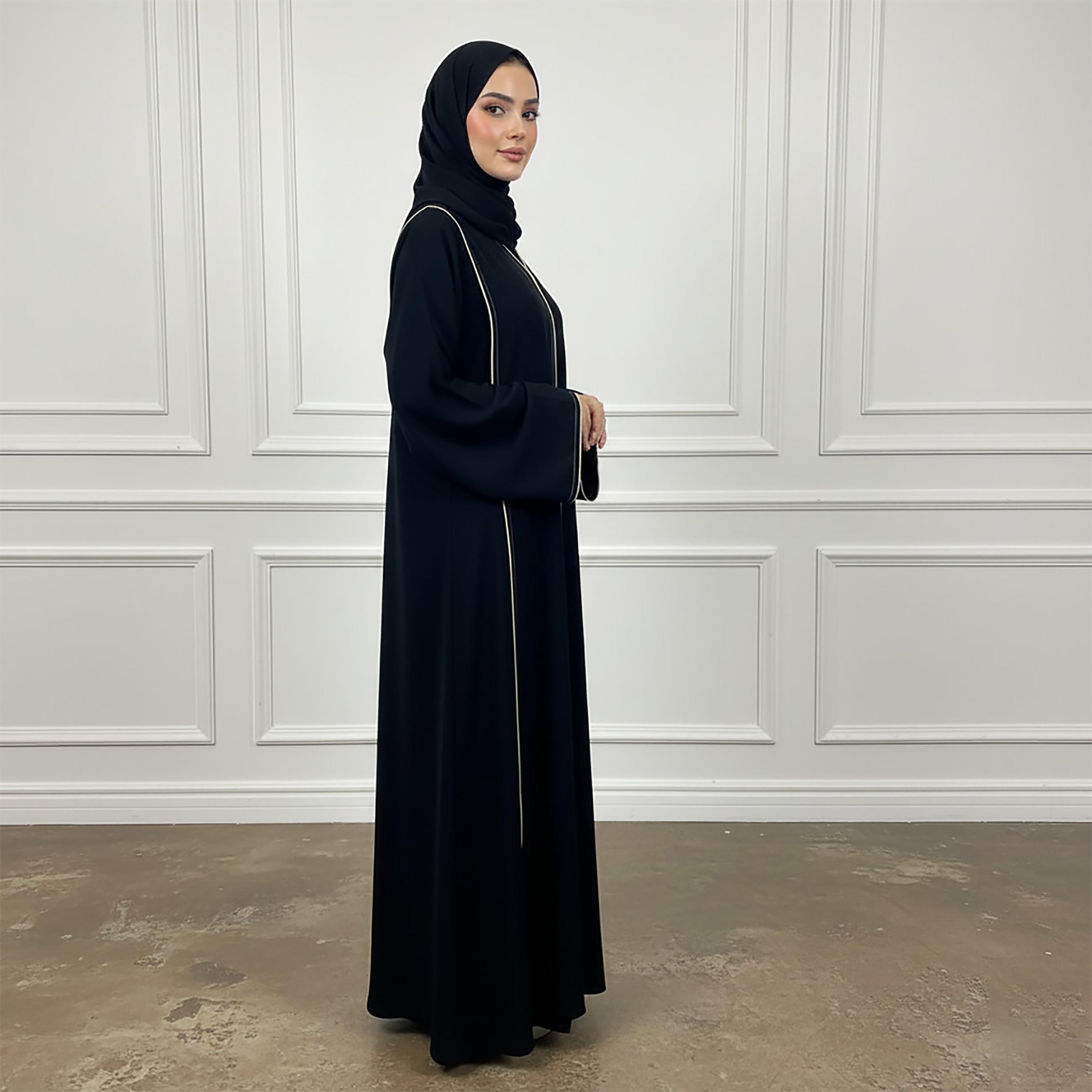 عباءة نسائية من قماش الندى بأكمام عريضة وشريط تحديد متباين بلون أسود مع حجاب من نخبة-women-arabicclothing-abayas-image-3