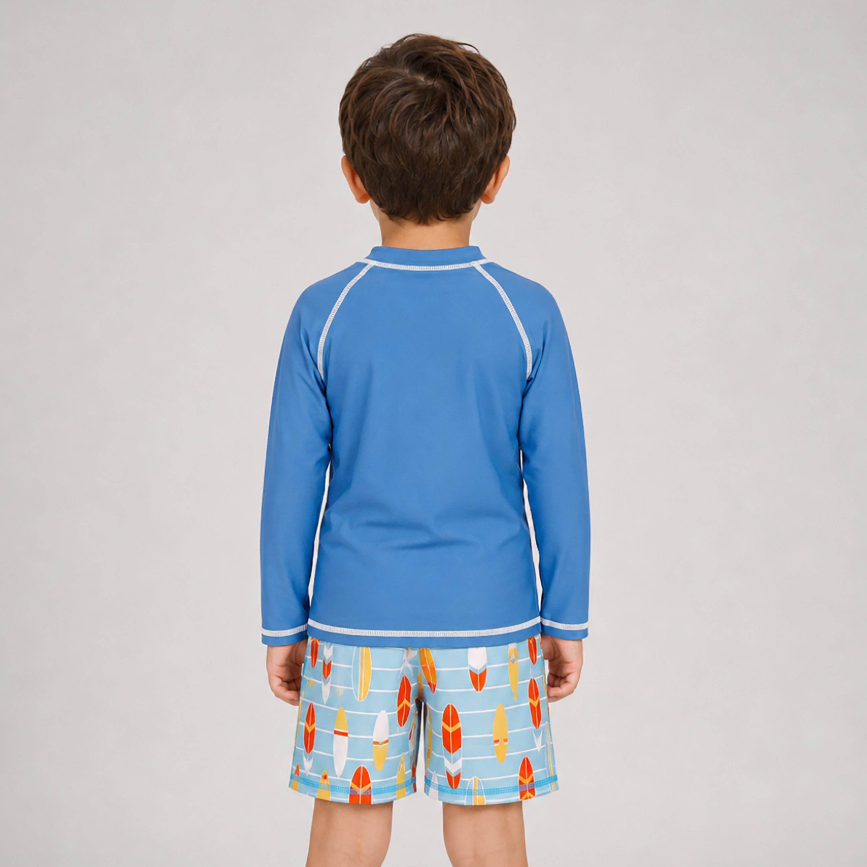 طقم تيشيرت سباحة بأكمام طويلة وشورت بطبعة جرافيك من بيبكلو-boys-clothing-swimwear-image-3