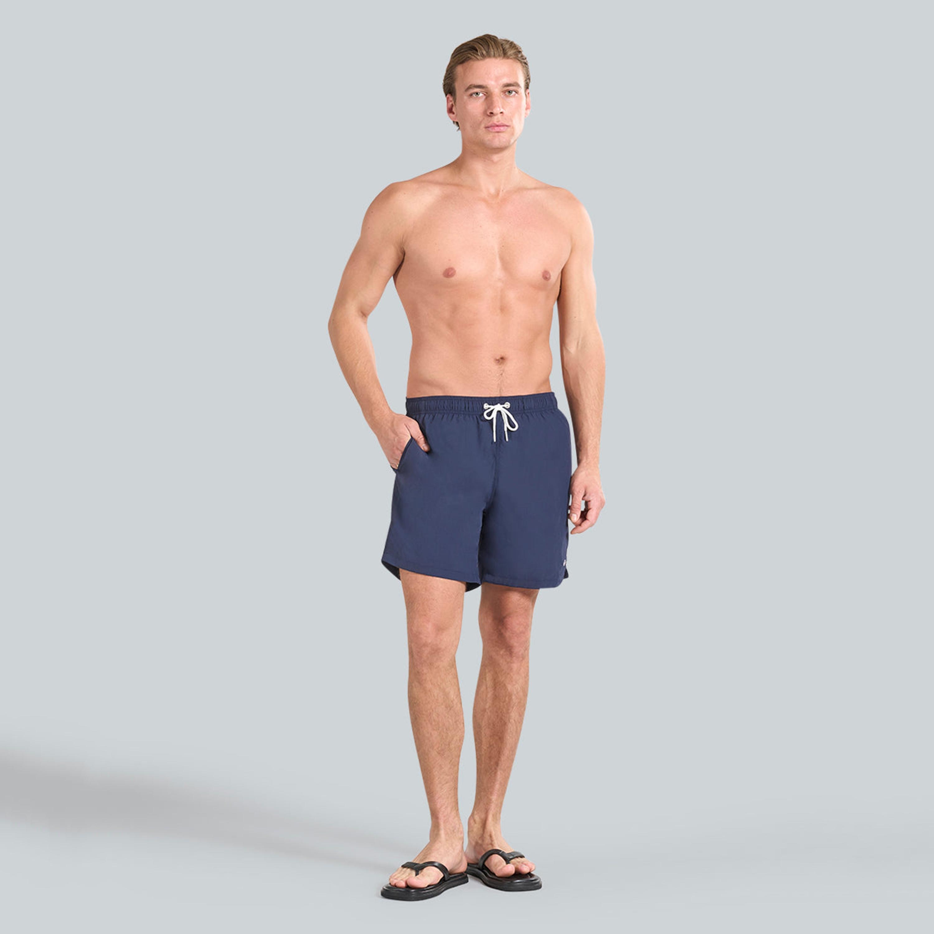 شورت سباحة رجالي بخصر متوسط ورباط سادة من جانت.-sports-gear-swimming-men-image-6