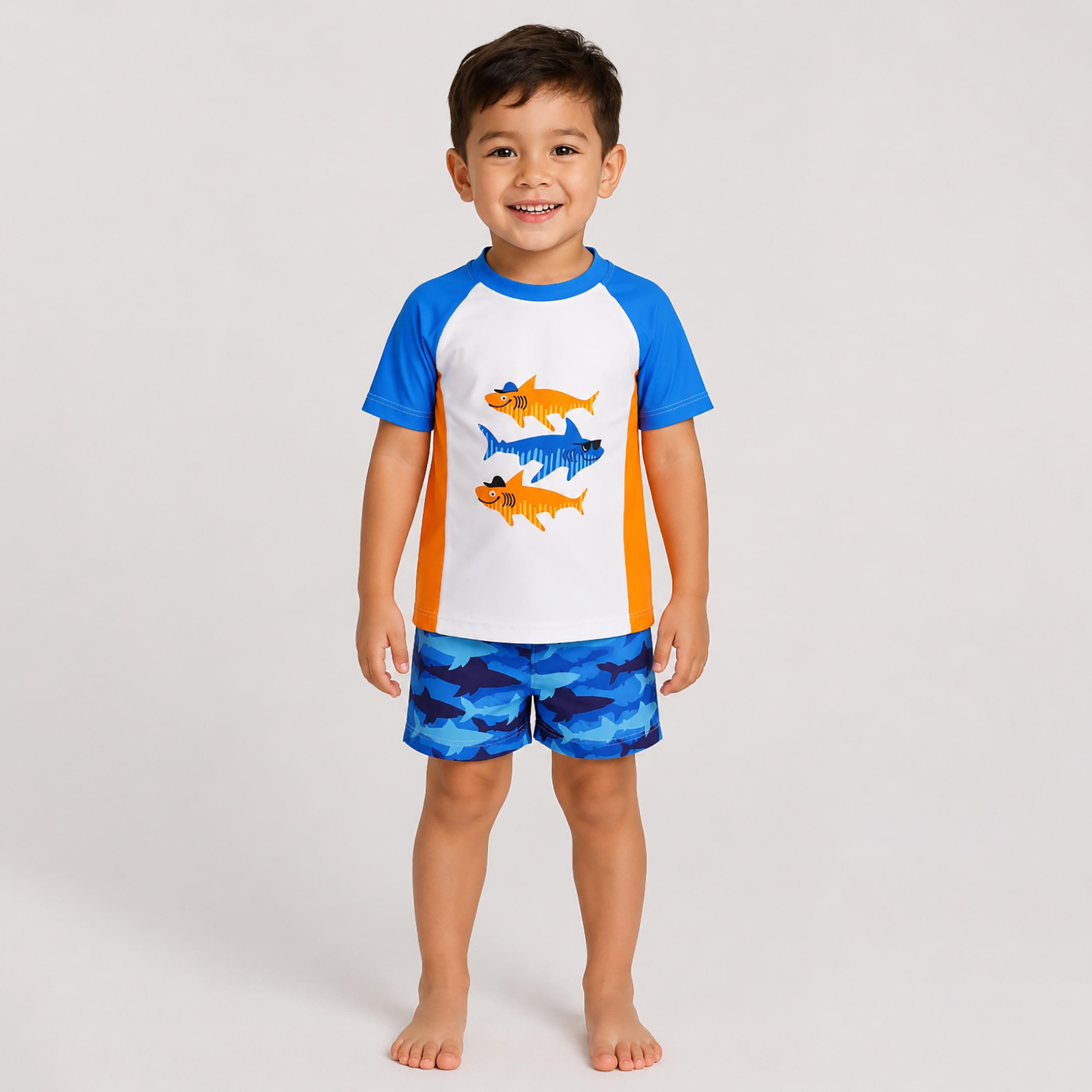 طقم تيشيرت وشورت سباحة بأكمام قصيرة وطبعة جرافيك من بيبيكلو-boys-clothing-swimwear-image-1