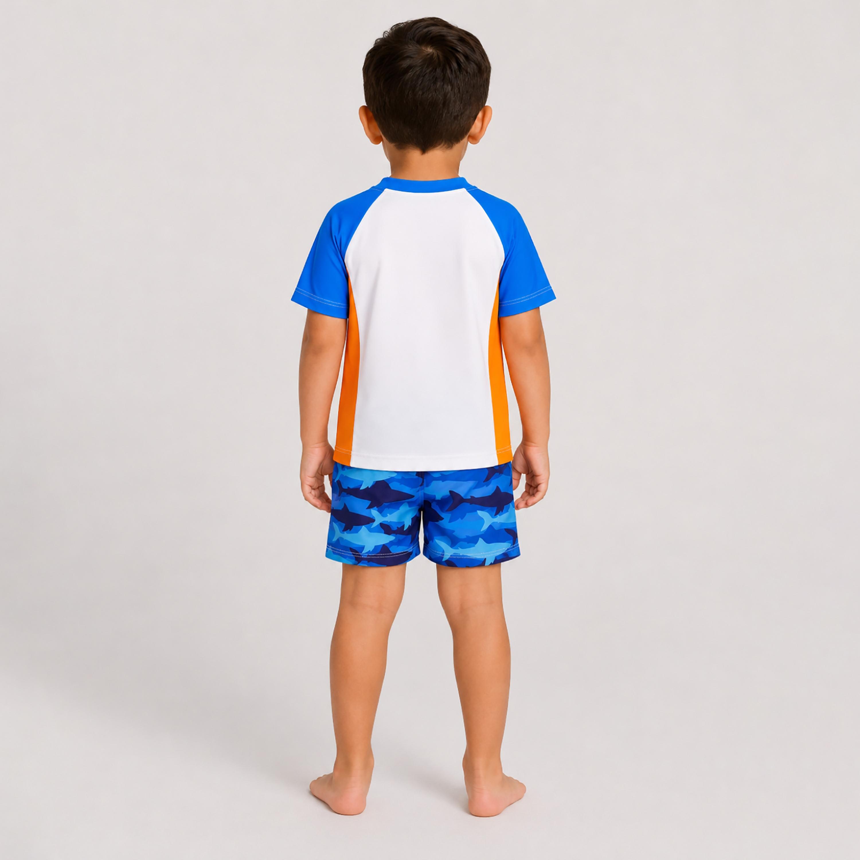 طقم تيشيرت وشورت سباحة بأكمام قصيرة وطبعة جرافيك من بيبيكلو-boys-clothing-swimwear-image-3