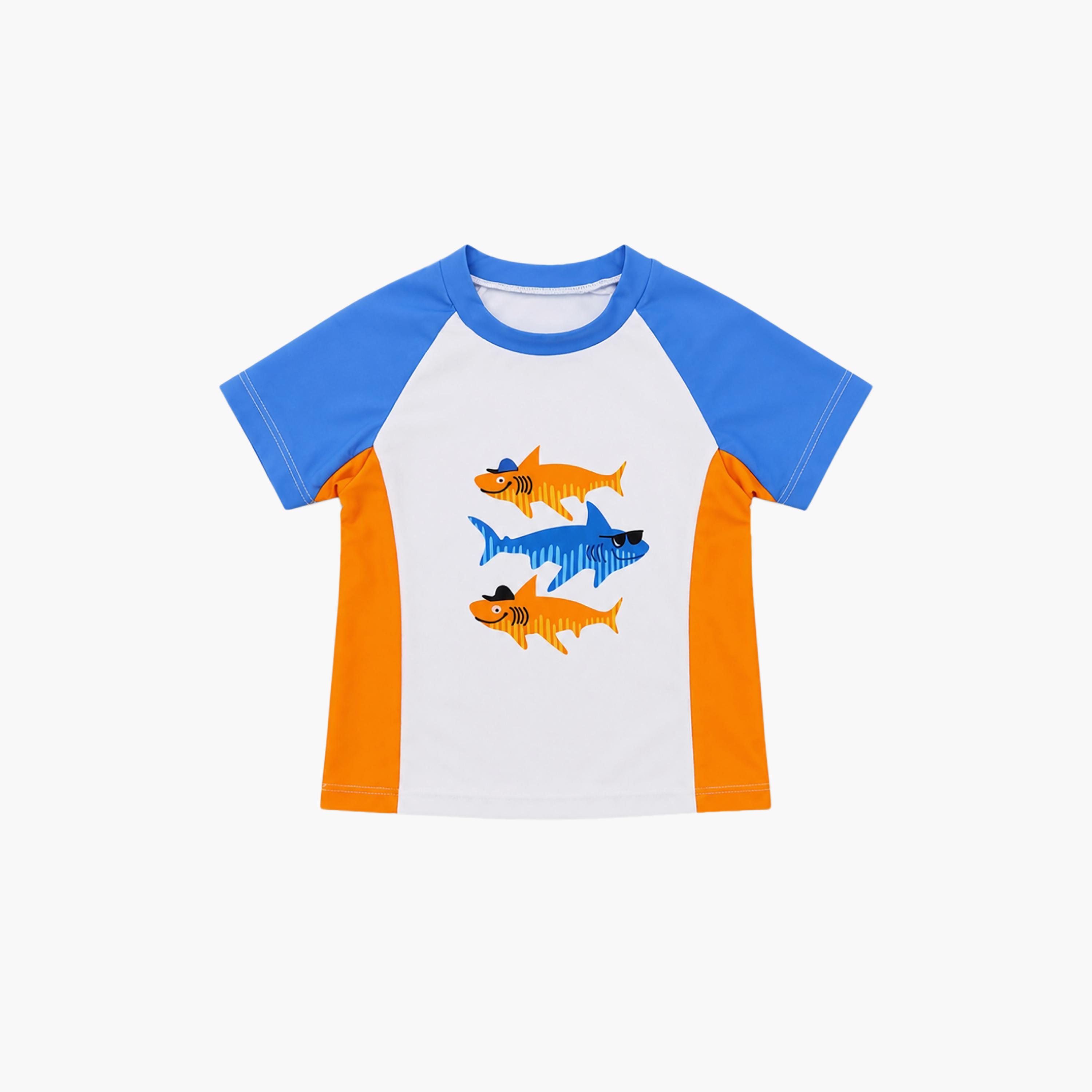 طقم تيشيرت وشورت سباحة بأكمام قصيرة وطبعة جرافيك من بيبيكلو-boys-clothing-swimwear-image-5