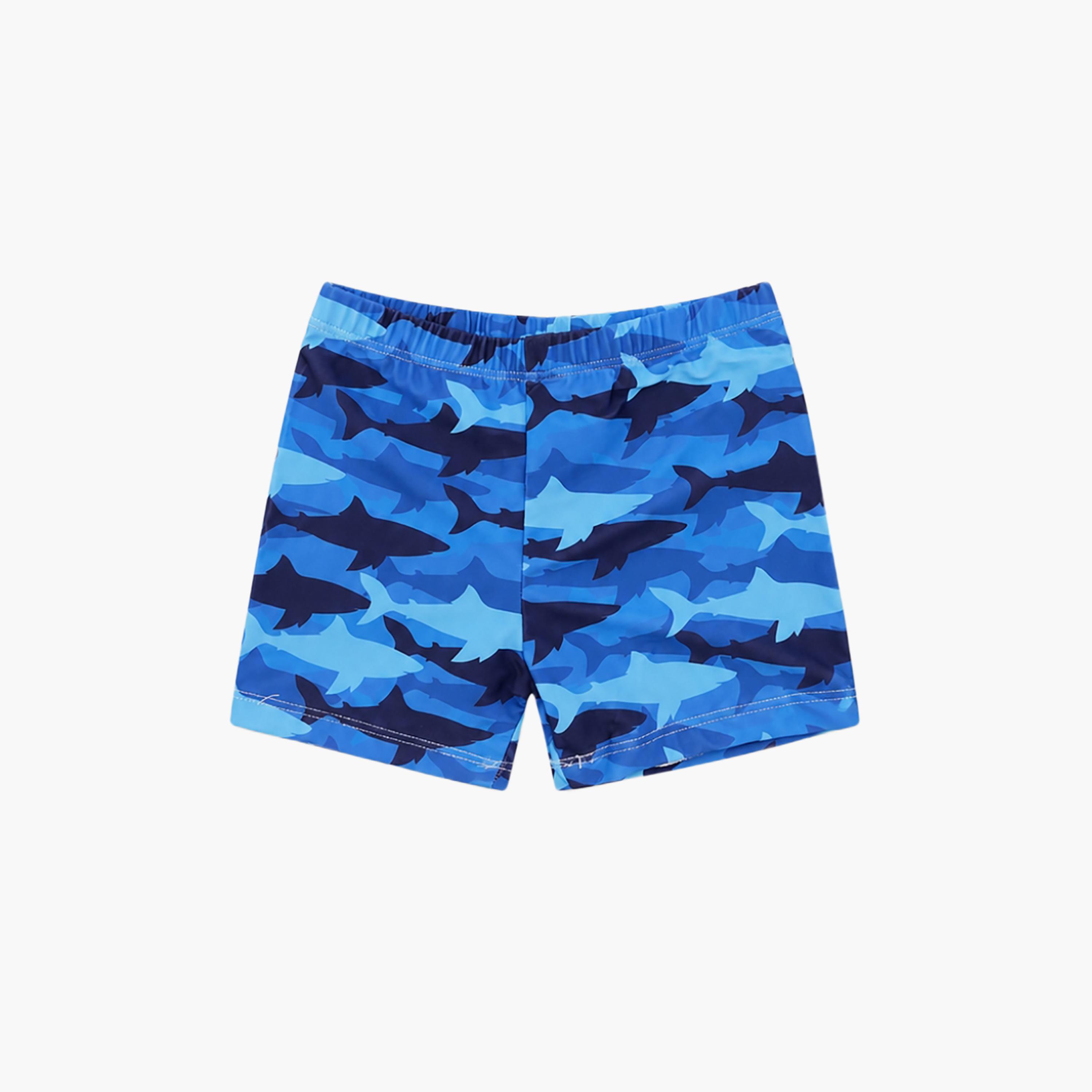 طقم تيشيرت وشورت سباحة بأكمام قصيرة وطبعة جرافيك من بيبيكلو-boys-clothing-swimwear-image-6