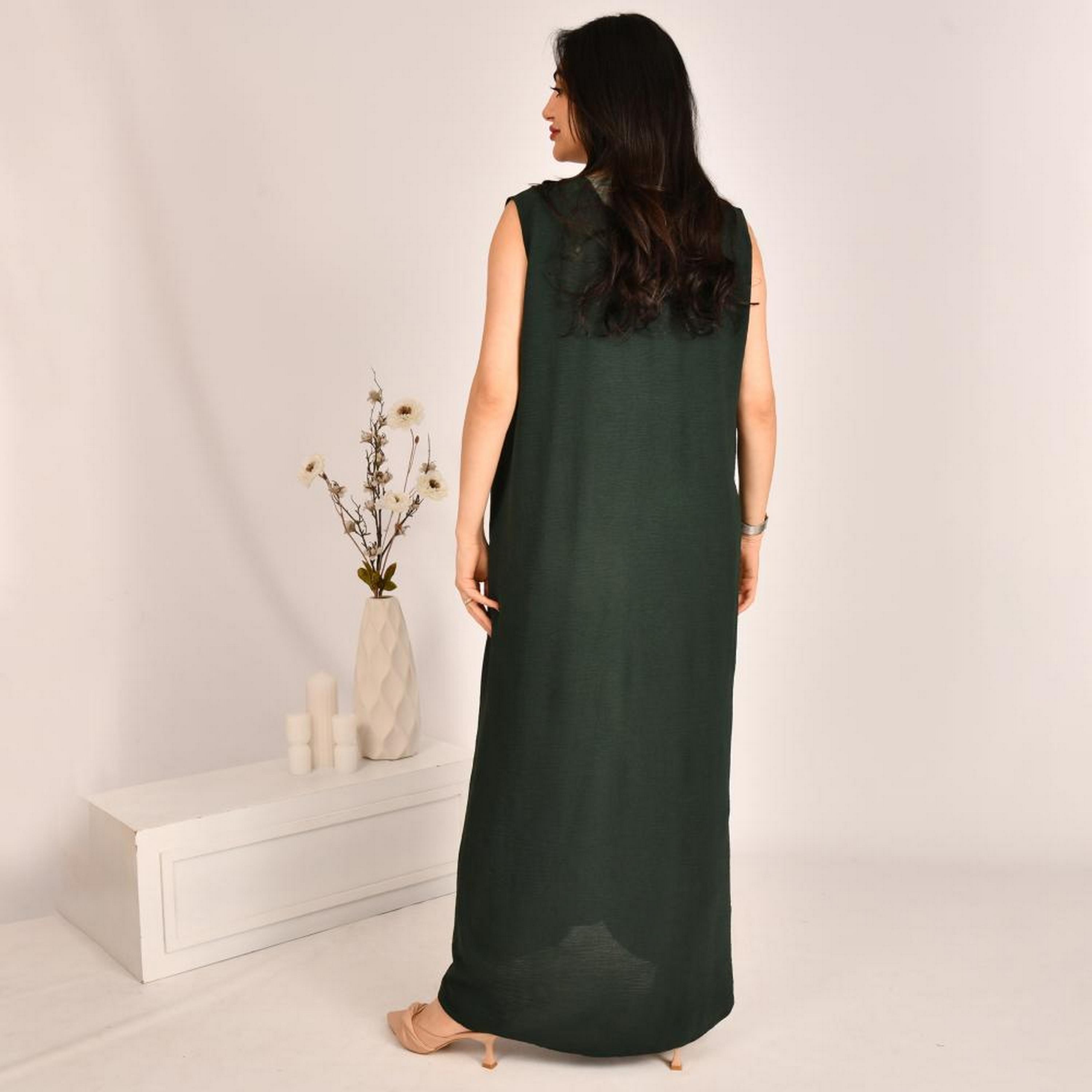 فستان داخلي من الكتان الأخضر للنساء من بيوند عباية-women-arabicclothing-abayainner-image-3