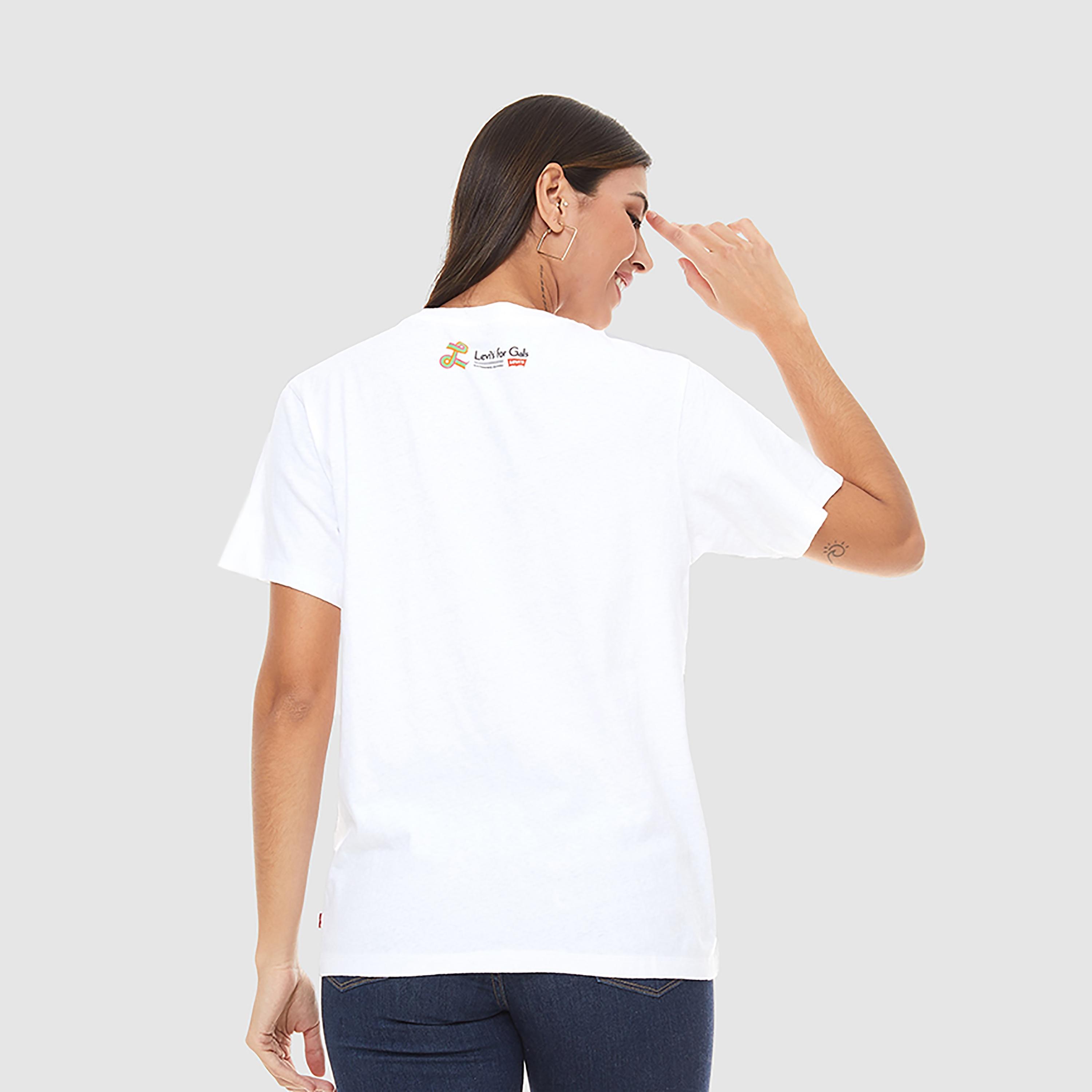 تيشيرت ليفايز بأكمام قصيرة وياقة دائرية مع جرافيك-women-clothing-tshirts-image-4
