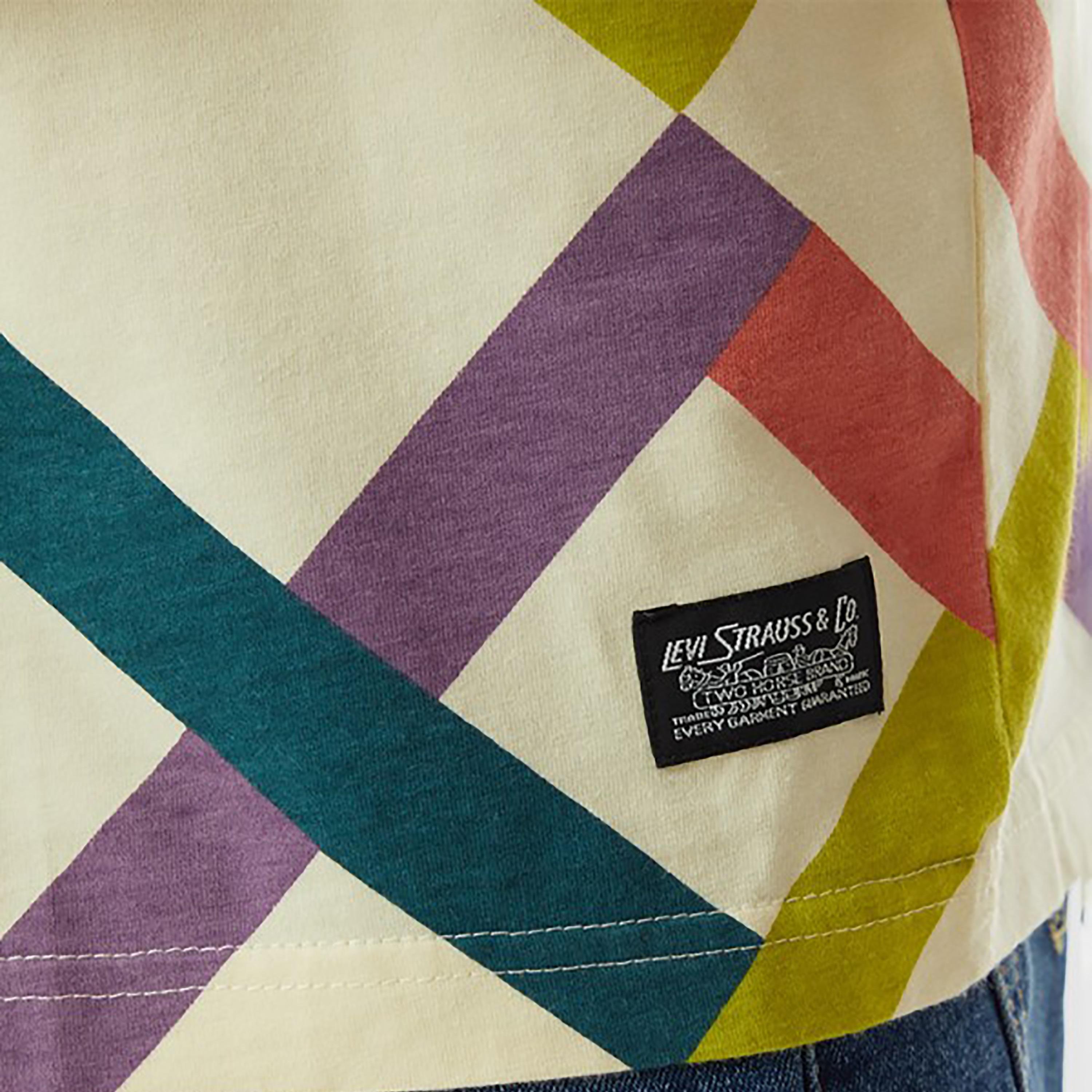 تيشيرت ليفايز بأكمام طويلة وياقة دائرية مع مطبوع بالكامل-men-clothing-tshirtsandpolos-tshirts-image-3