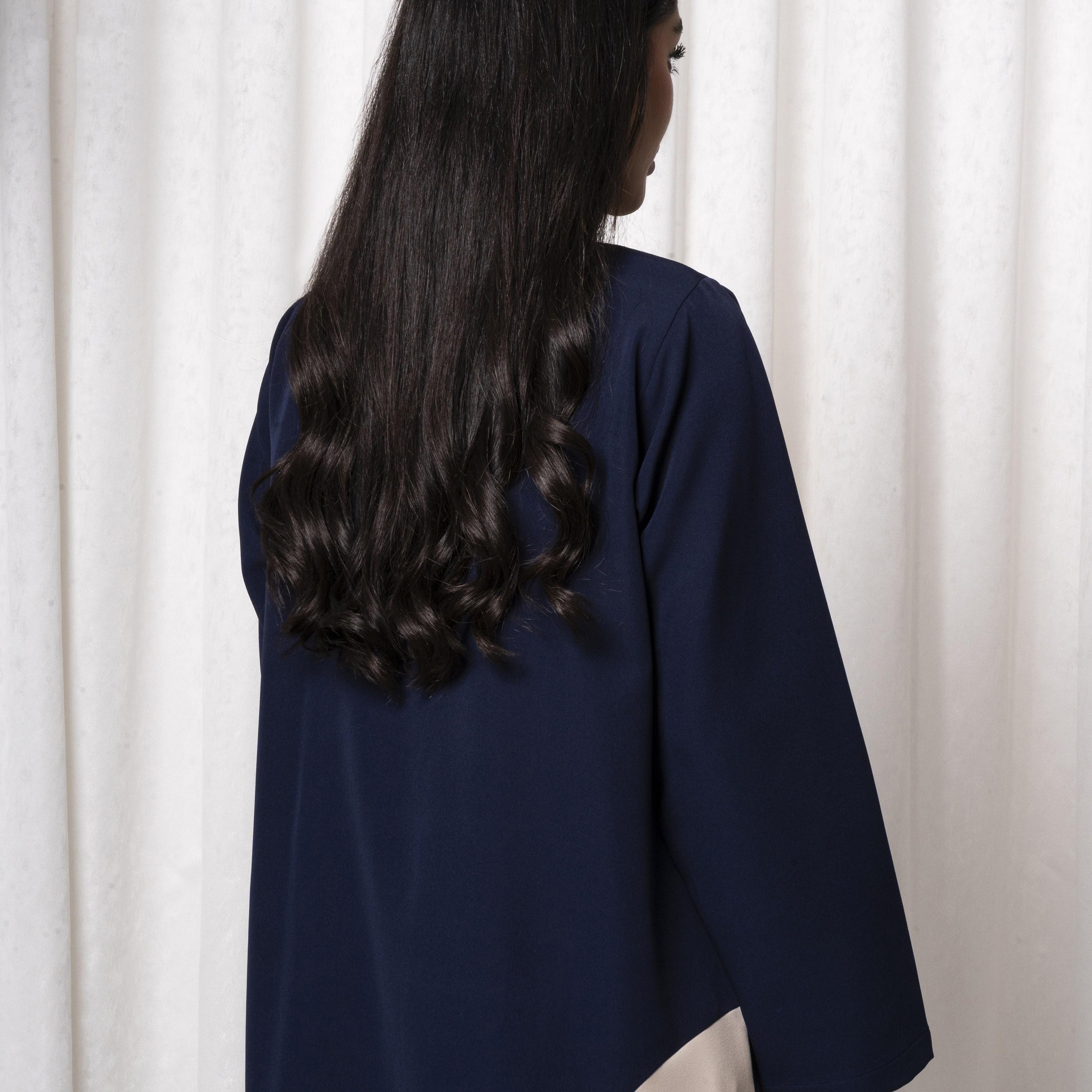 عباية نسائية من الكريب باربي مصنوعة يدويًا بألوان متعددة مع ياقة مدببة من مويستريت-women-arabicclothing-abayas-image-2