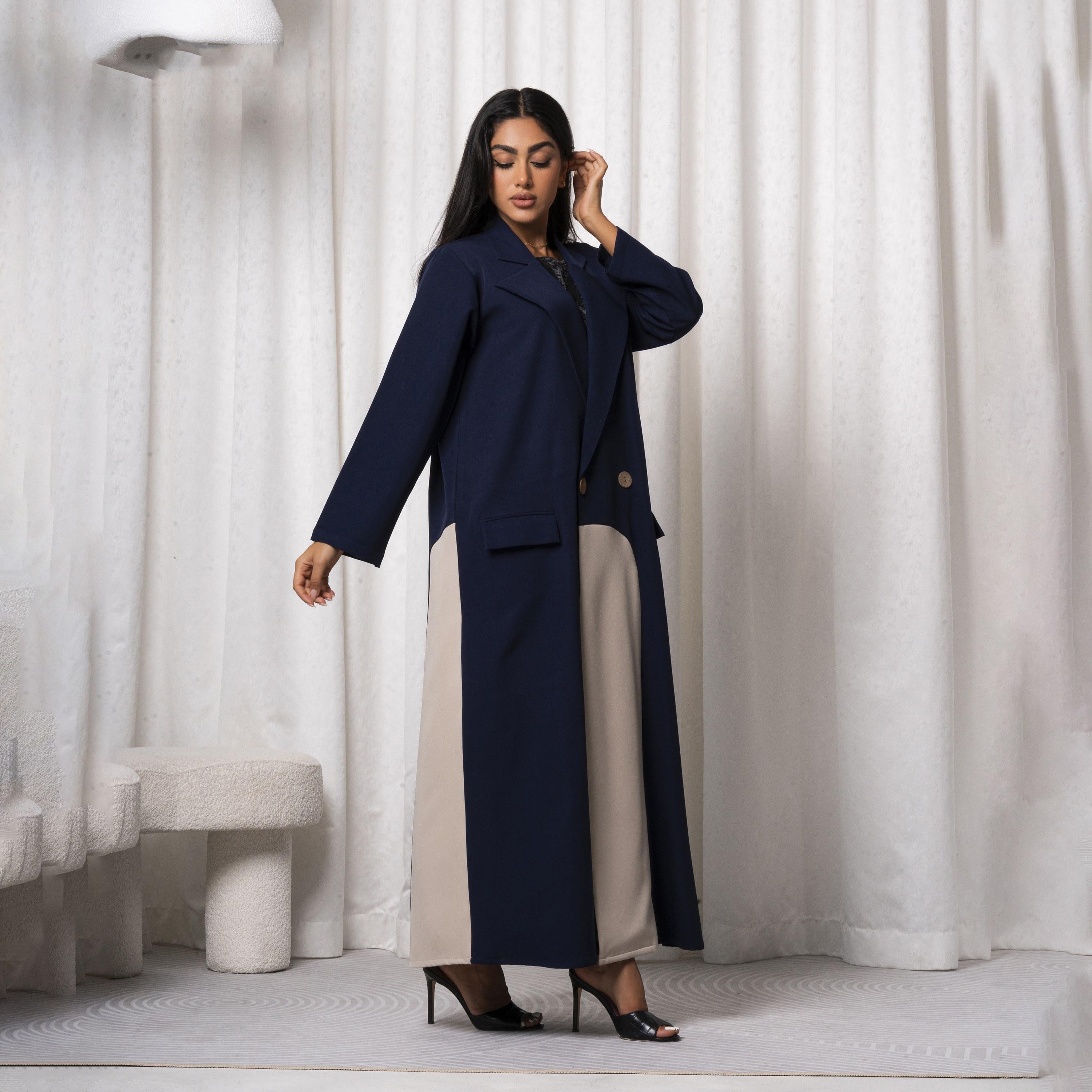 عباية نسائية من الكريب باربي مصنوعة يدويًا بألوان متعددة مع ياقة مدببة من مويستريت-women-arabicclothing-abayas-image-3