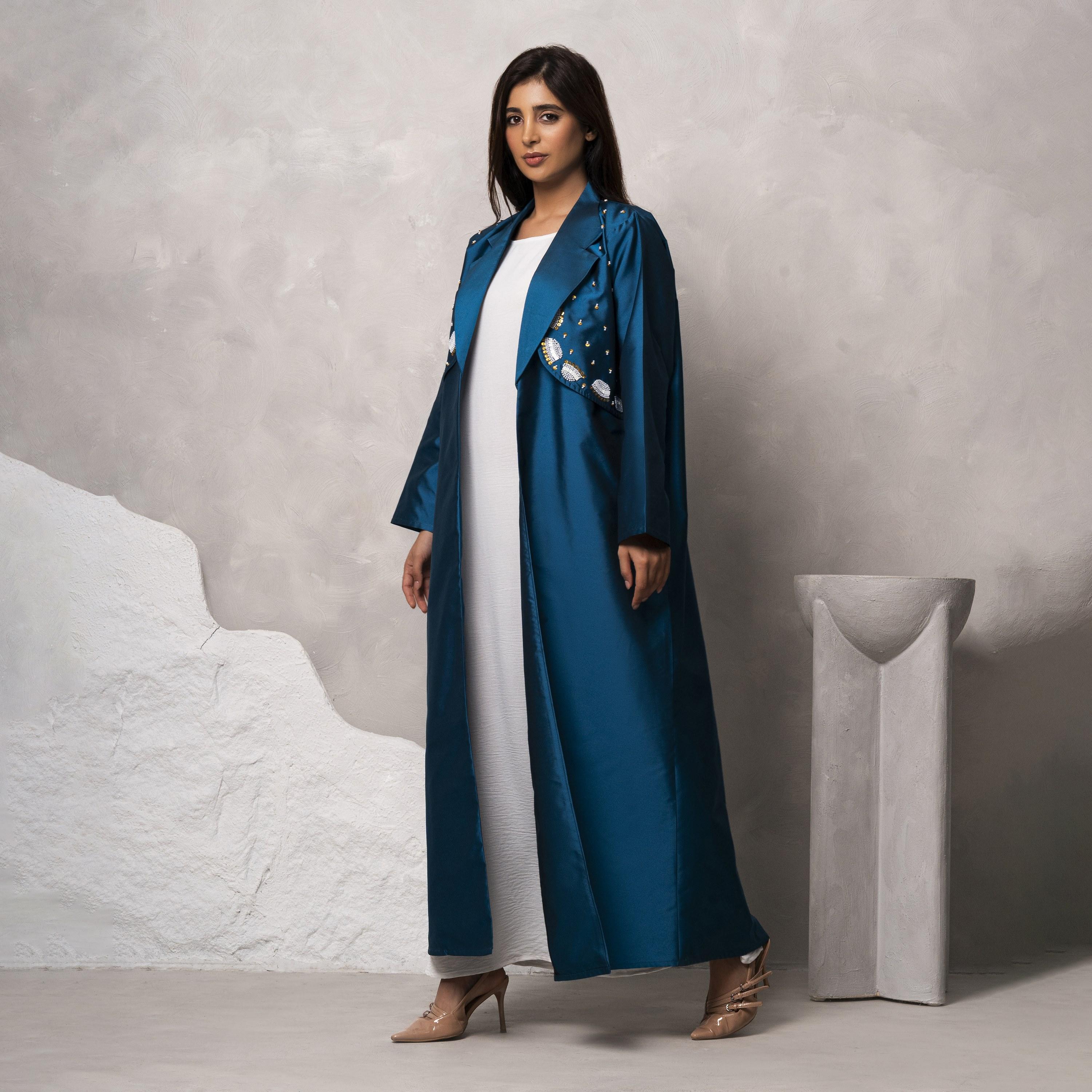 عباية نسائية من الساتان الفيكتوري مطرزة يدويًا مع ياقة مدببة باللون الأزرق من مويستريت-women-arabicclothing-abayas-image-1
