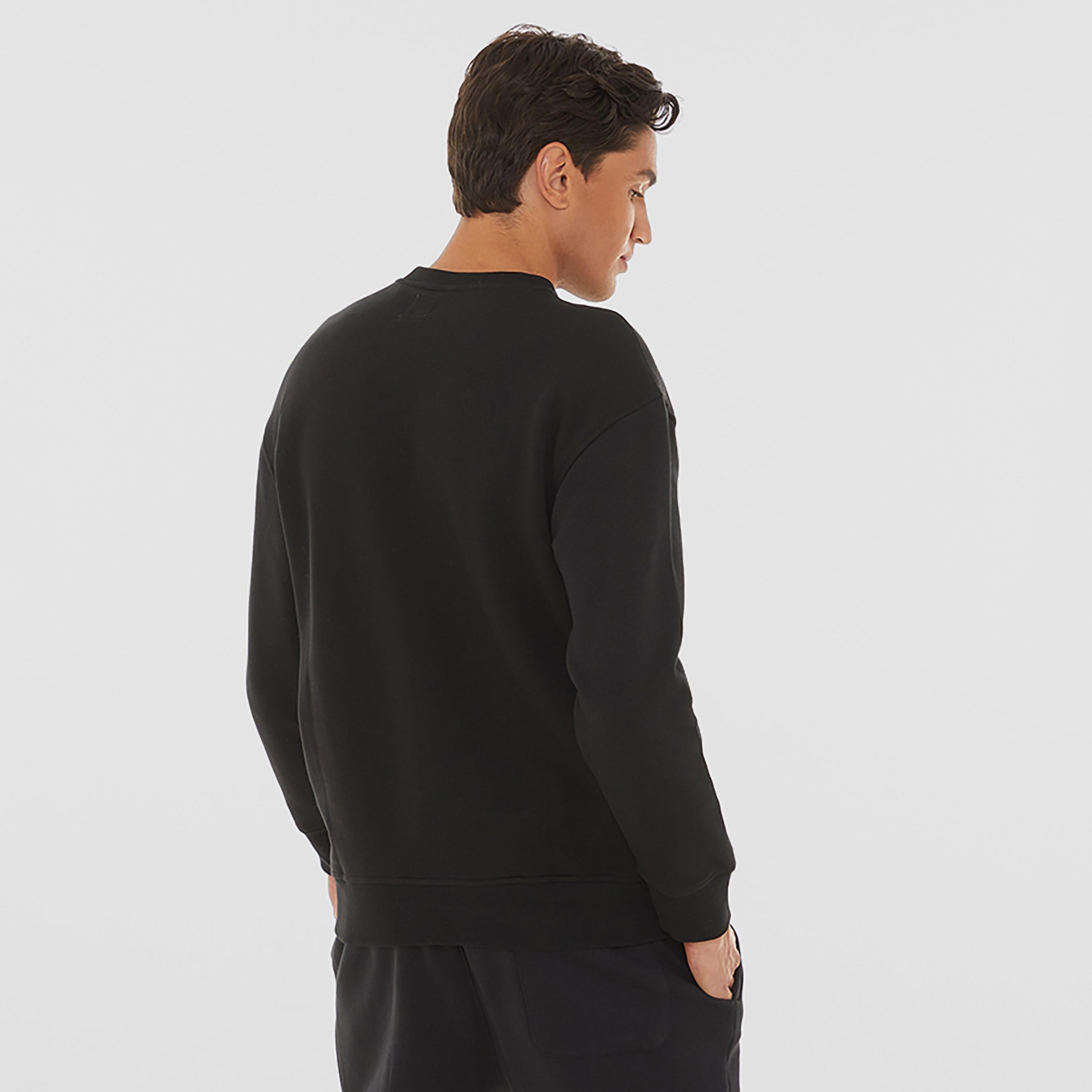 سويت شيرت سادة بياقة دائرية من ليفايز-men-clothing-hoodiesandsweatshirts-image-2