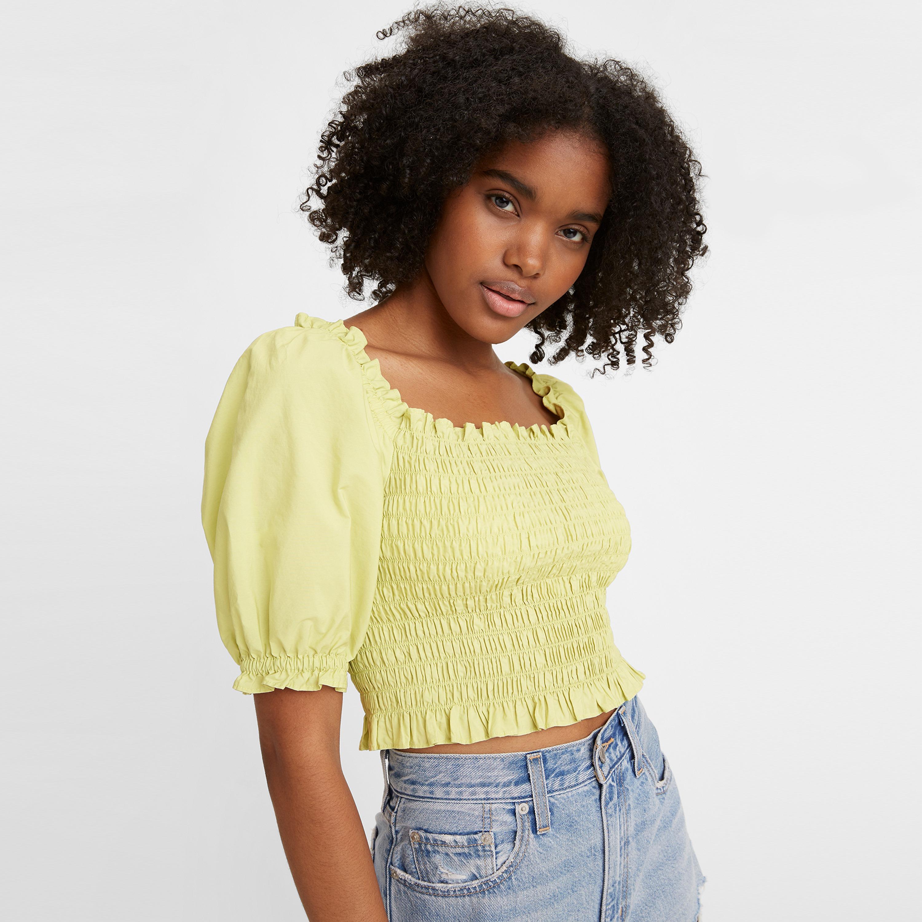 بلوزة من ليفايز برقبة مربعة وأكمام قصيرة مع اسموکد-women-clothing-shirtsandblouses-blouses-image-3