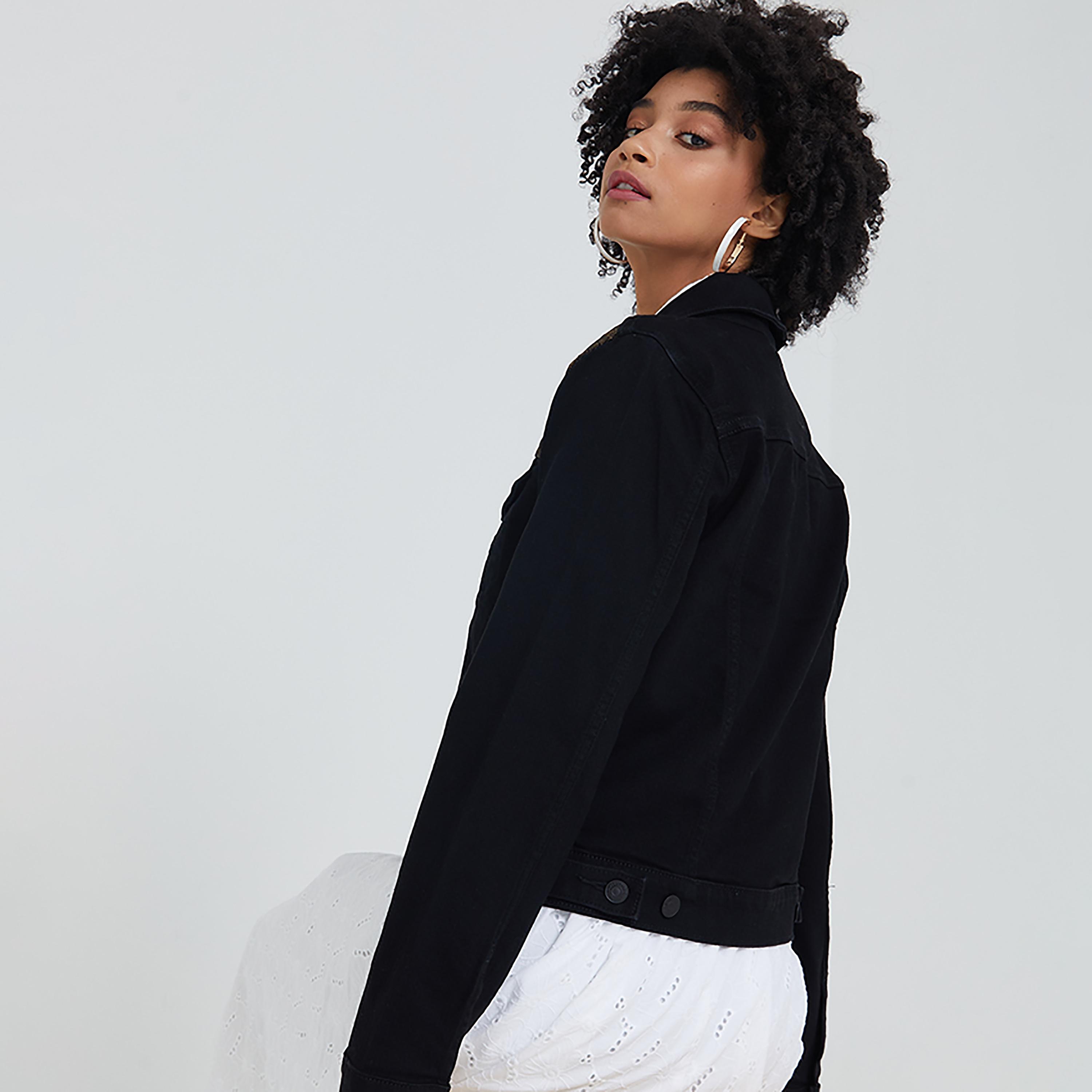 Levi's Plain Trucker Jacket-women-clothing-coatsandjackets-jackets-image-4