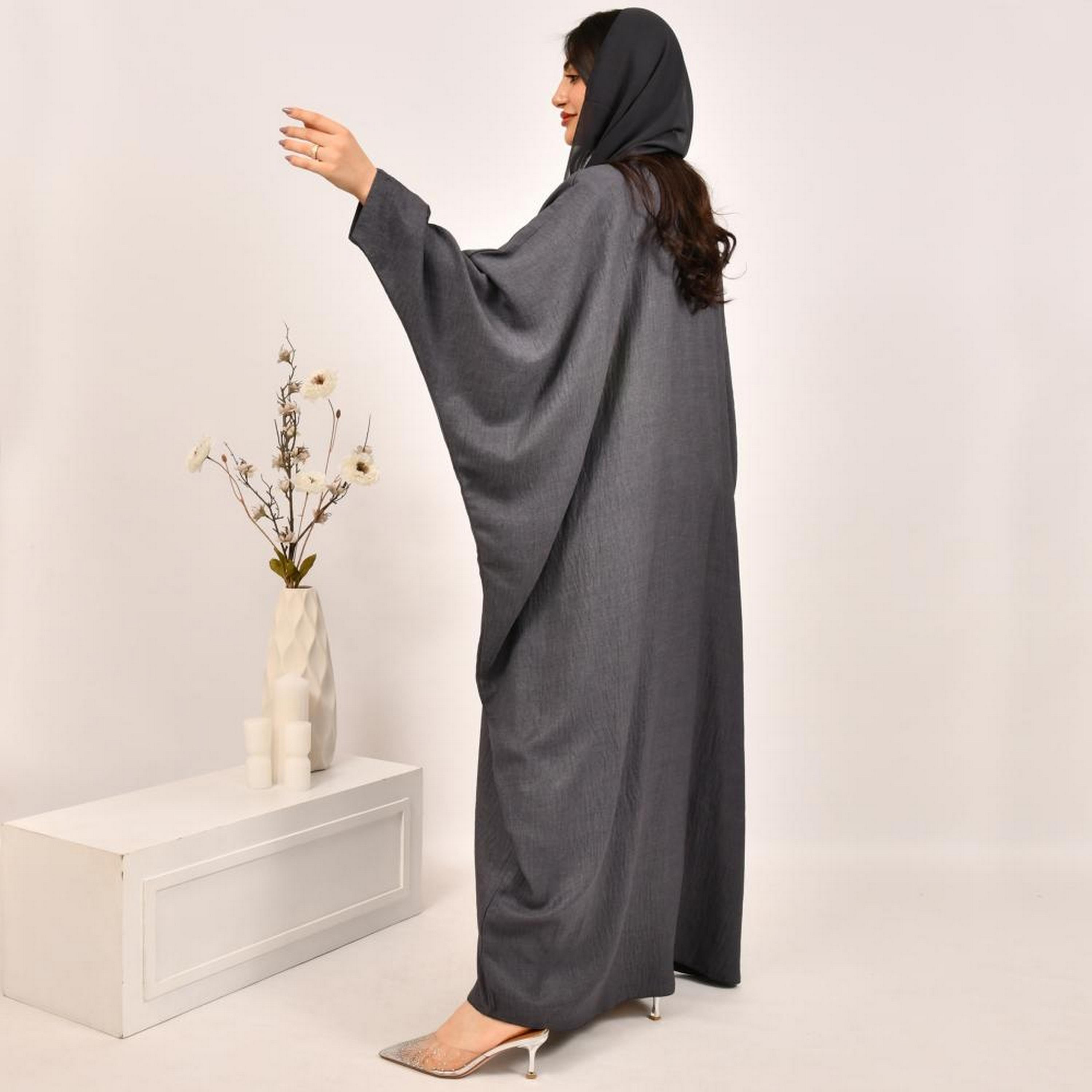عباية بيشت من الكتان الرمادي مع حجاب من بيوند عباية-women-arabicclothing-abayas-image-5