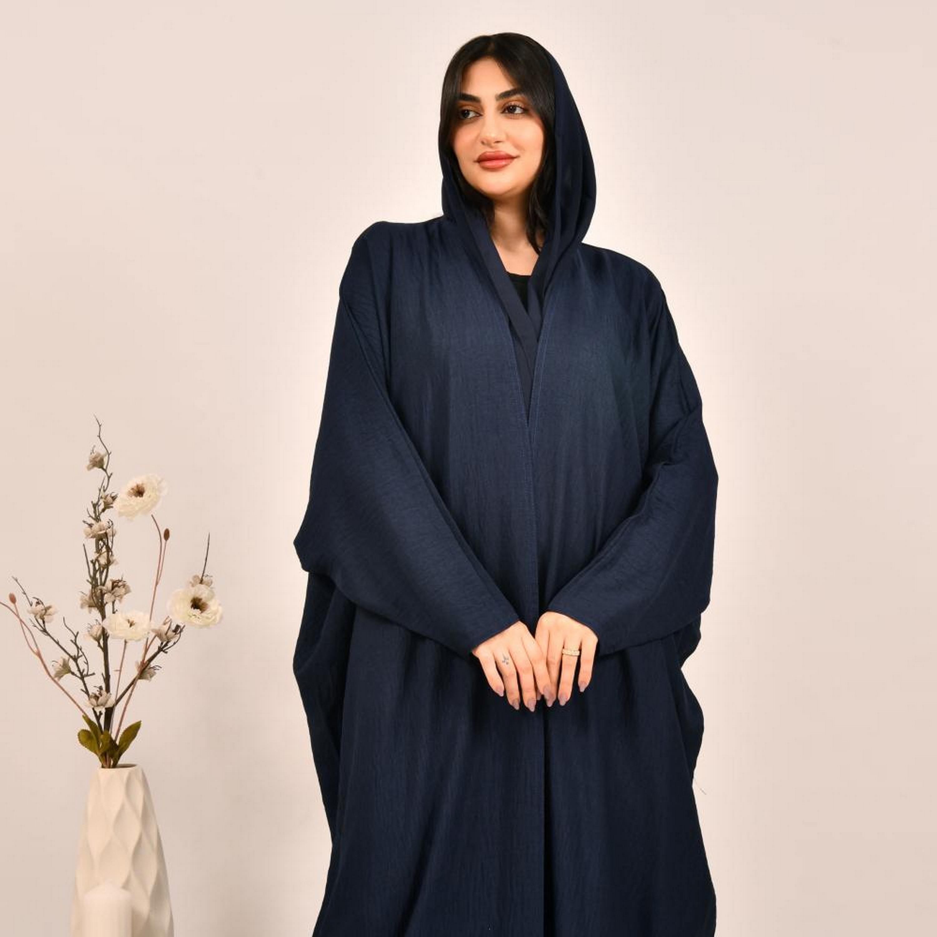 عباية بيشت من الكتان المزخرف بالأزرق الداكن مع حجاب من بيوند عباية-women-arabicclothing-abayas-image-4