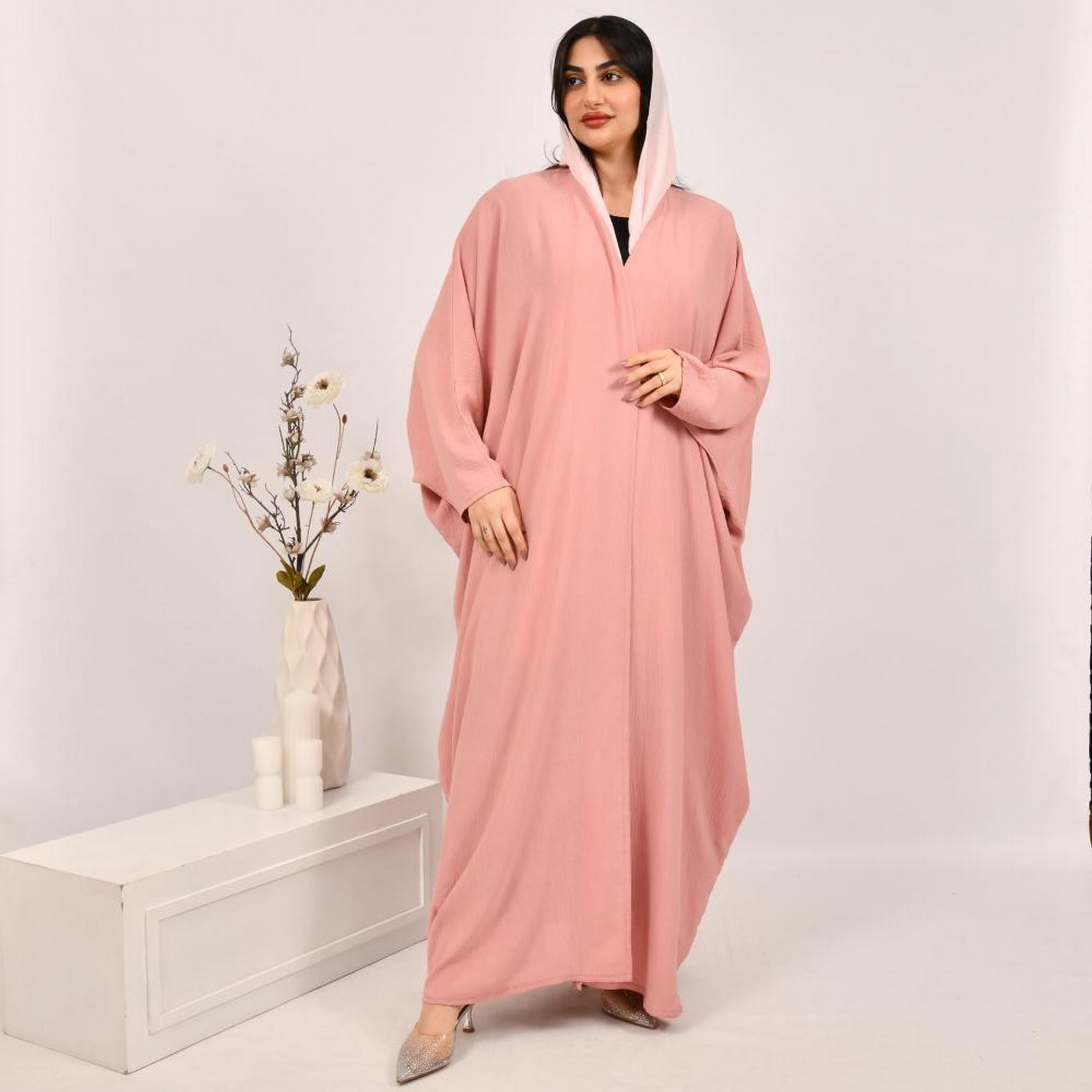 عباية بيشت جاكار باللون الوردي مع حجاب من بيوند عباية-women-arabicclothing-abayas-image-1