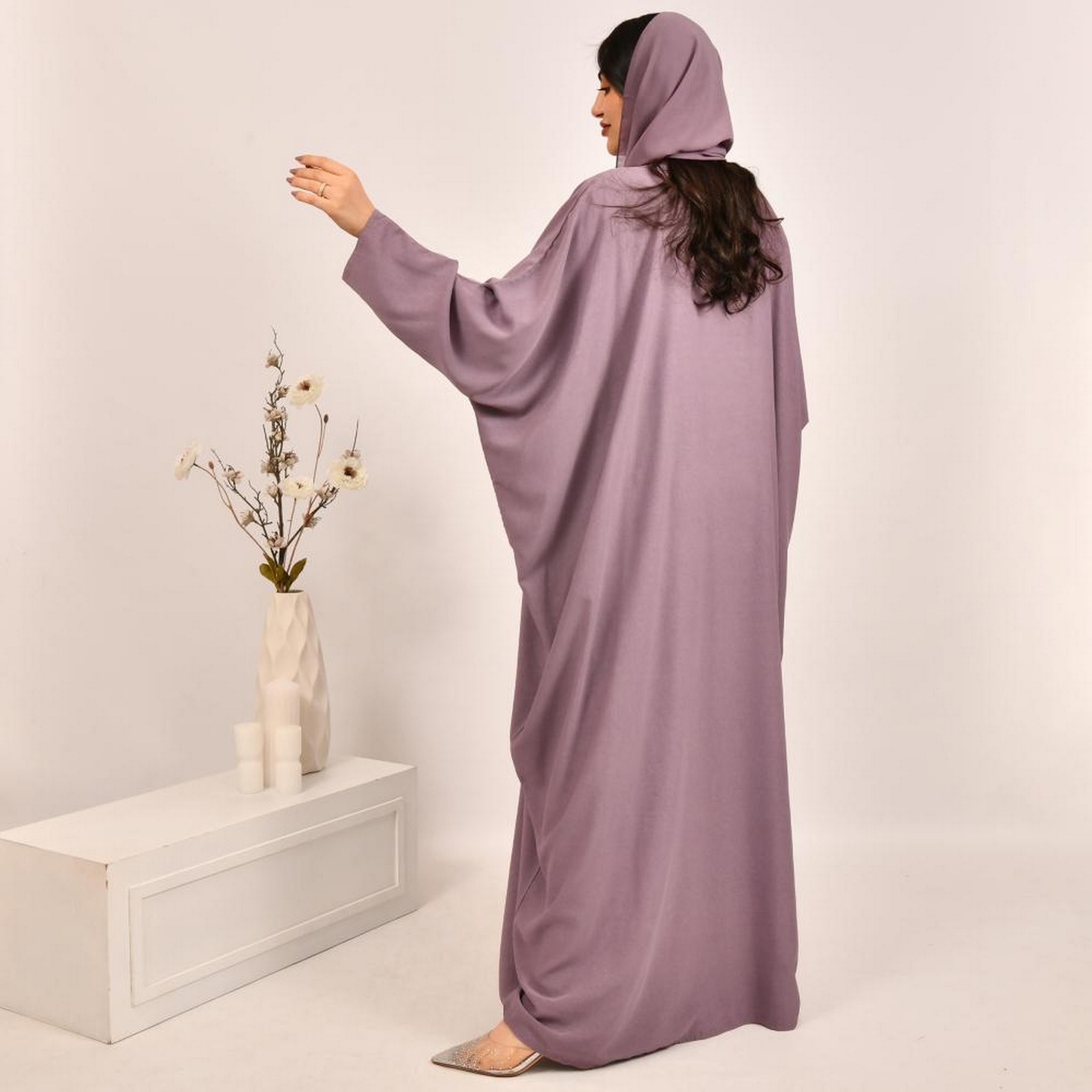 عباية بيشت جاكار مزخرف باللون البنفسجي مع حجاب من بيوند عباية-women-arabicclothing-abayas-image-5