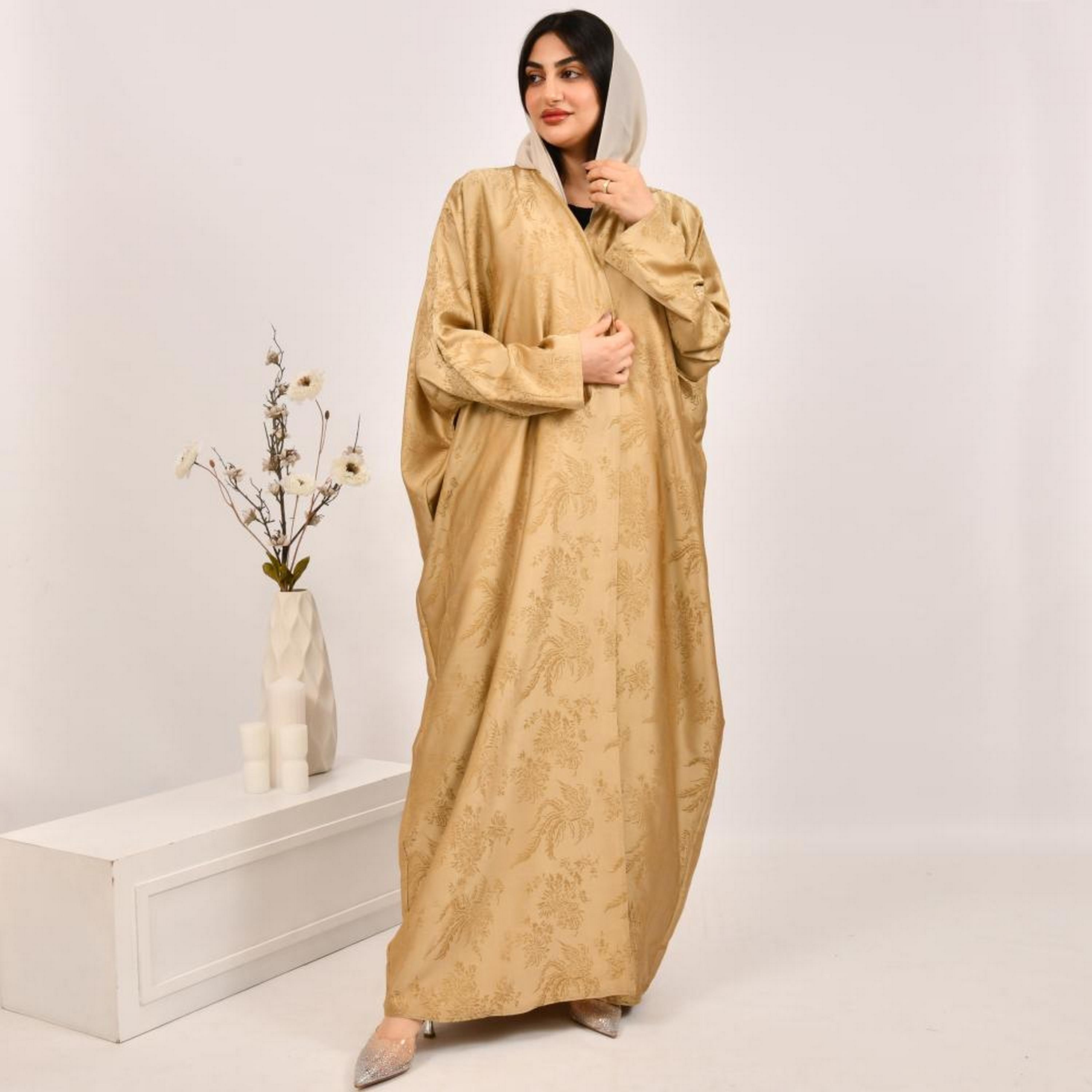 عباية بيشت جاكار ذهبي مزخرف مع حجاب من بيوند عباية-women-arabicclothing-abayas-image-1