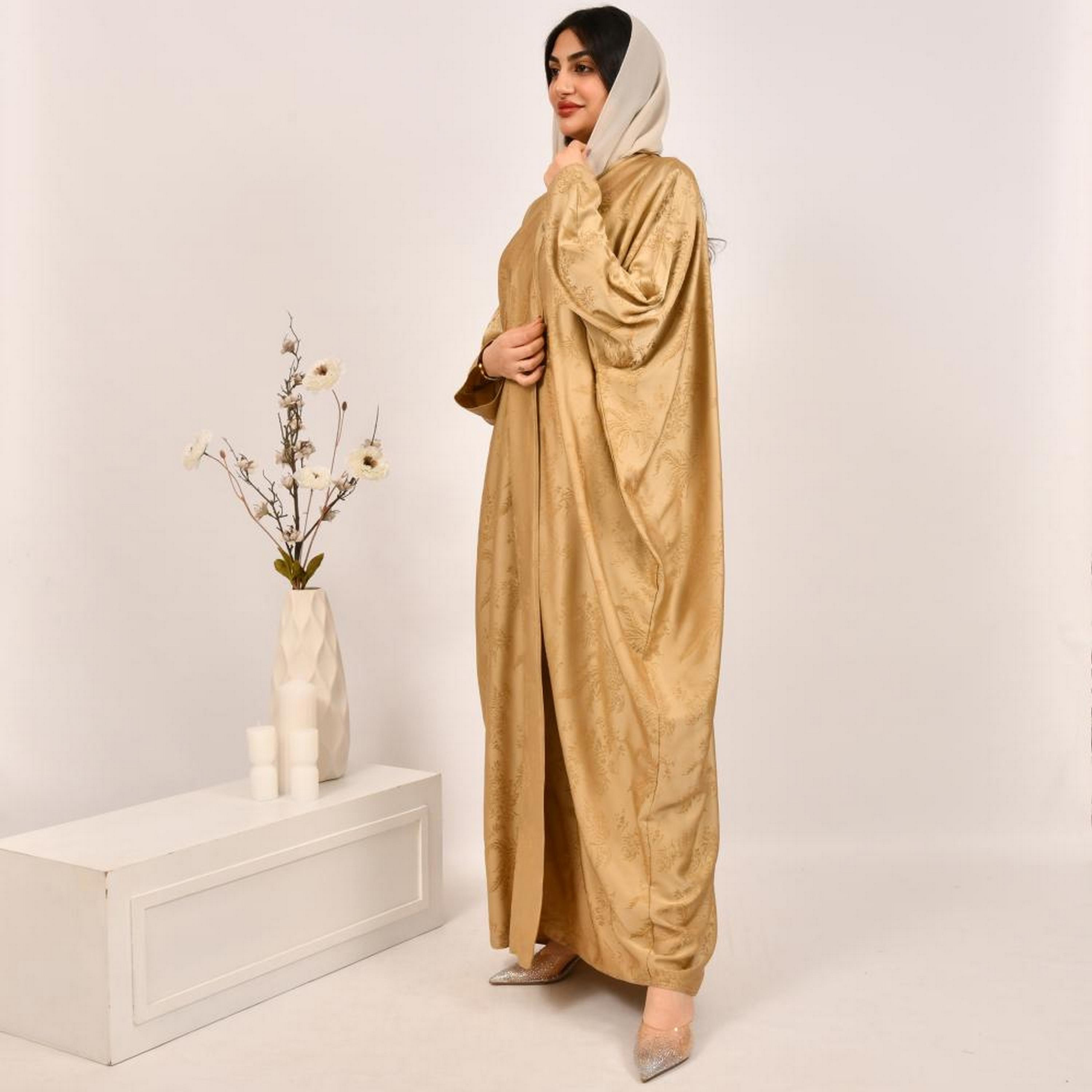 عباية بيشت جاكار ذهبي مزخرف مع حجاب من بيوند عباية-women-arabicclothing-abayas-image-4
