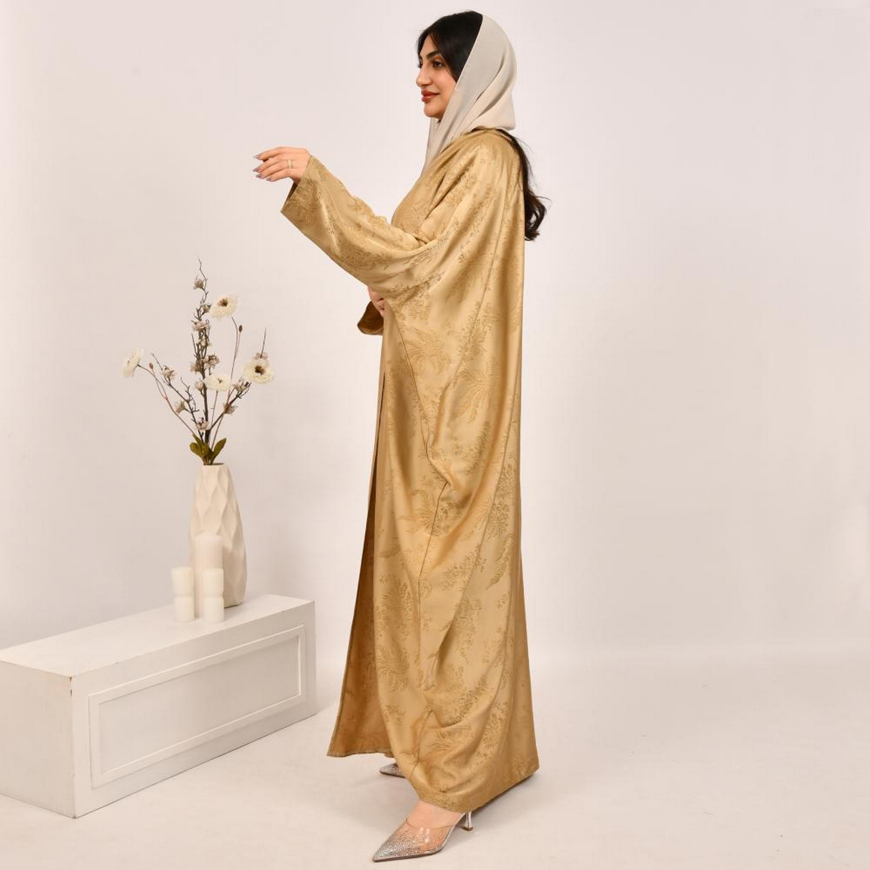 عباية بيشت جاكار ذهبي مزخرف مع حجاب من بيوند عباية-women-arabicclothing-abayas-image-5