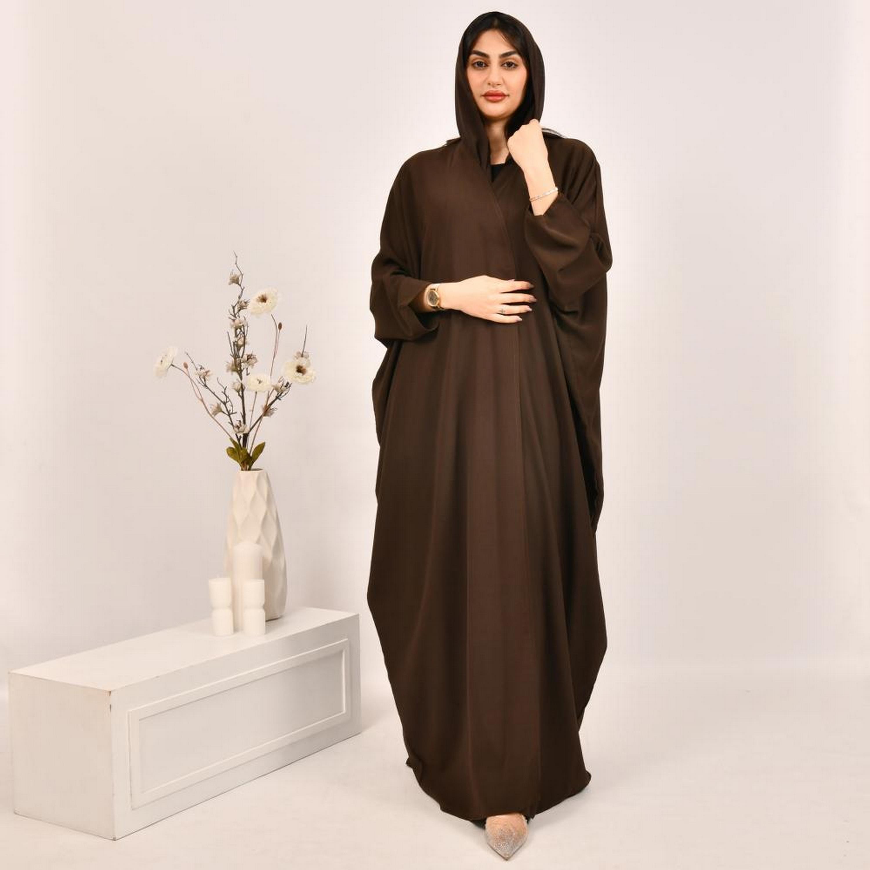 عباية بيشت من الكتان البني مع حجاب من بيوند عباية-women-arabicclothing-abayas-image-1