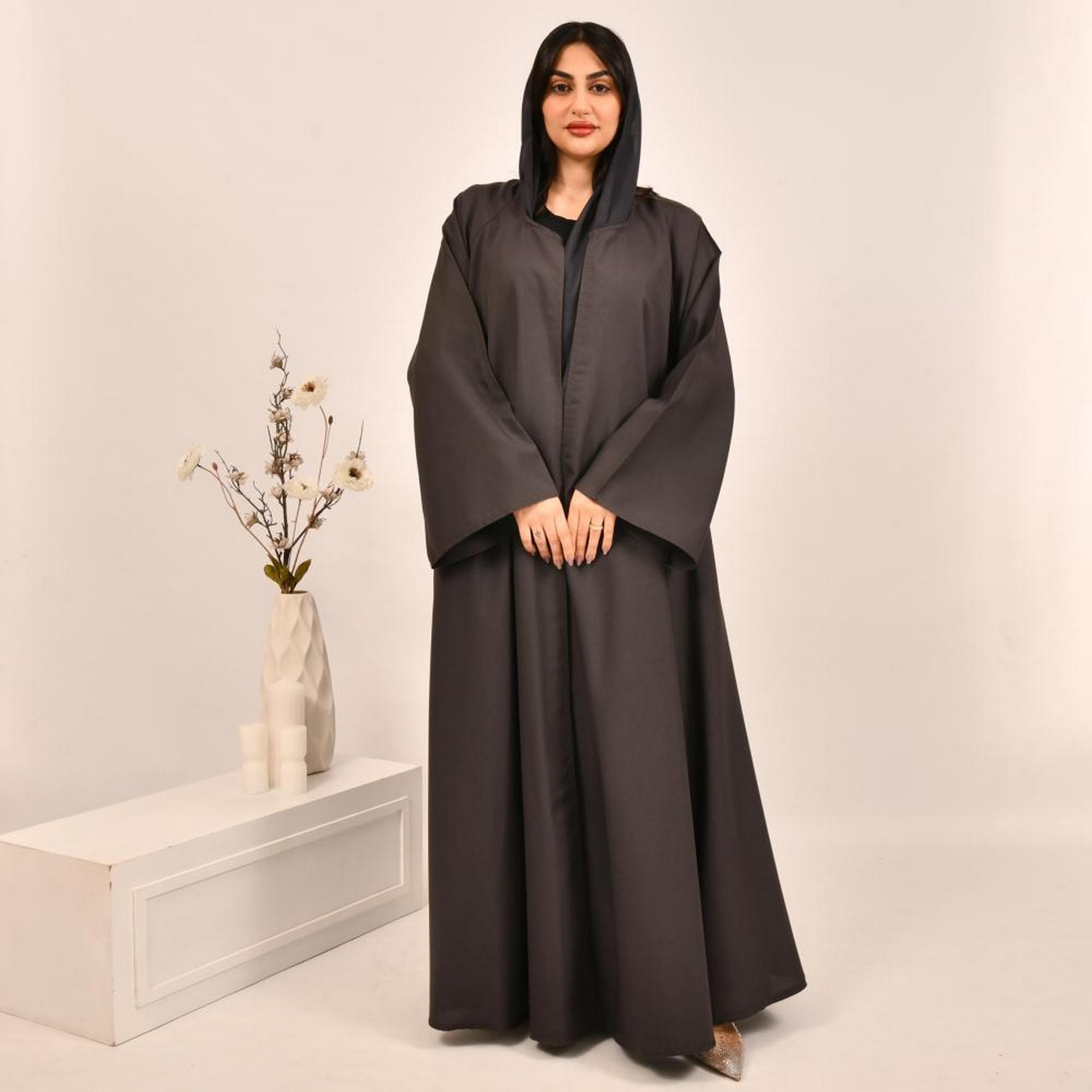 عباية كلوش من الكتان البني ذات الأكمام الواسعة مع حجاب من بيوند عباية-women-arabicclothing-abayas-image-1
