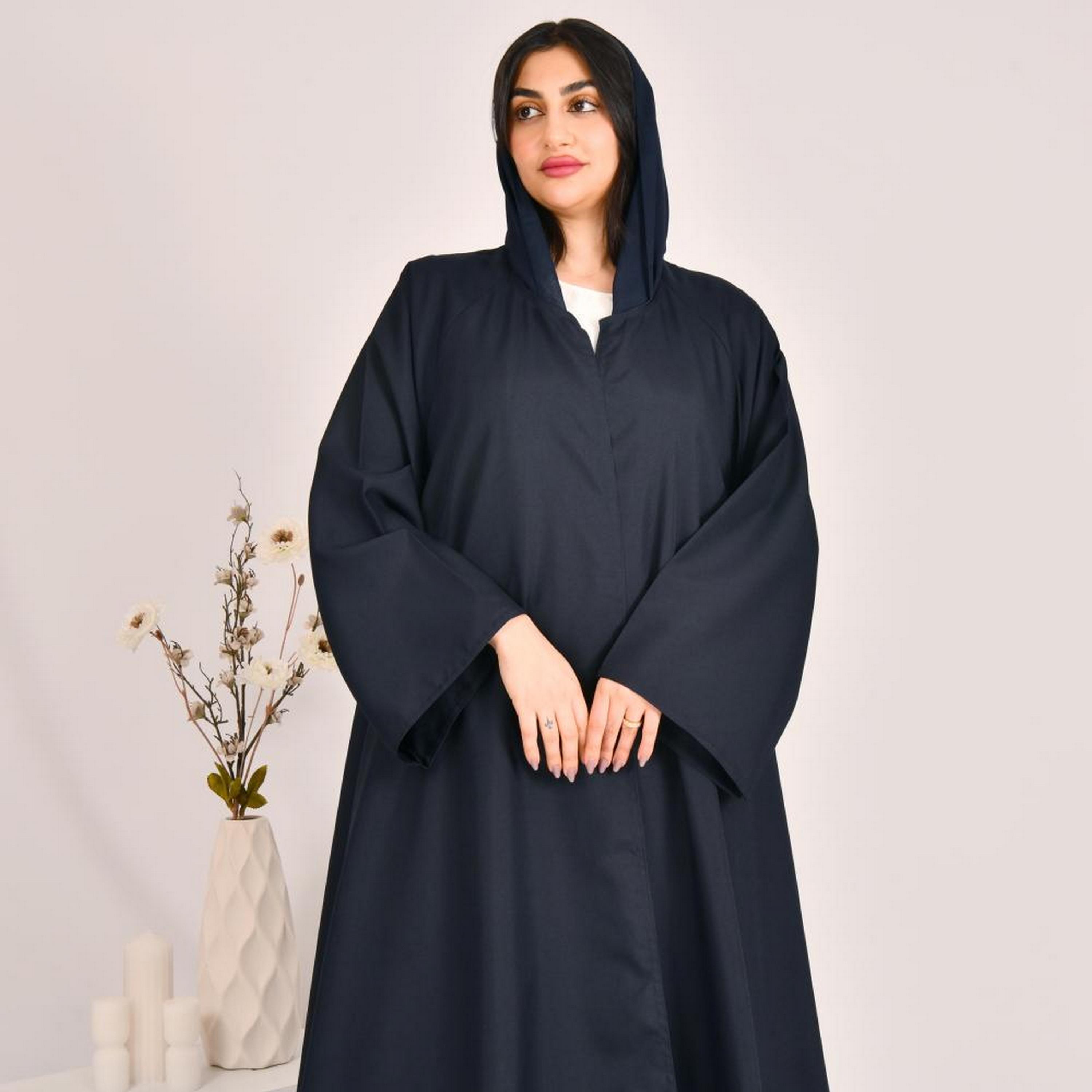 عباية كلوش بأكمام واسعة من الكتان الأزرق الداكن مع حجاب من بيوند عباية-women-arabicclothing-abayas-image-2