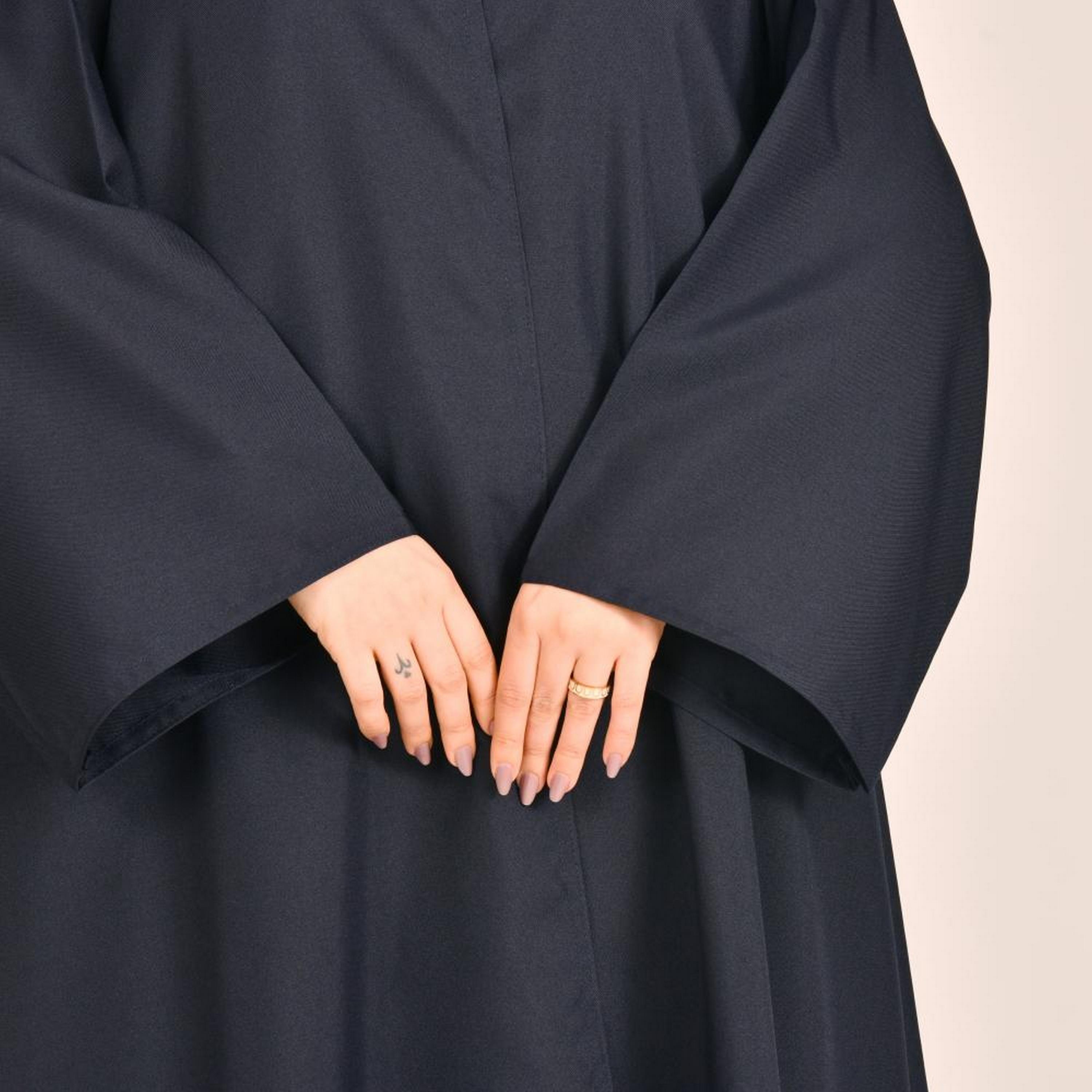 عباية كلوش بأكمام واسعة من الكتان الأزرق الداكن مع حجاب من بيوند عباية-women-arabicclothing-abayas-image-3