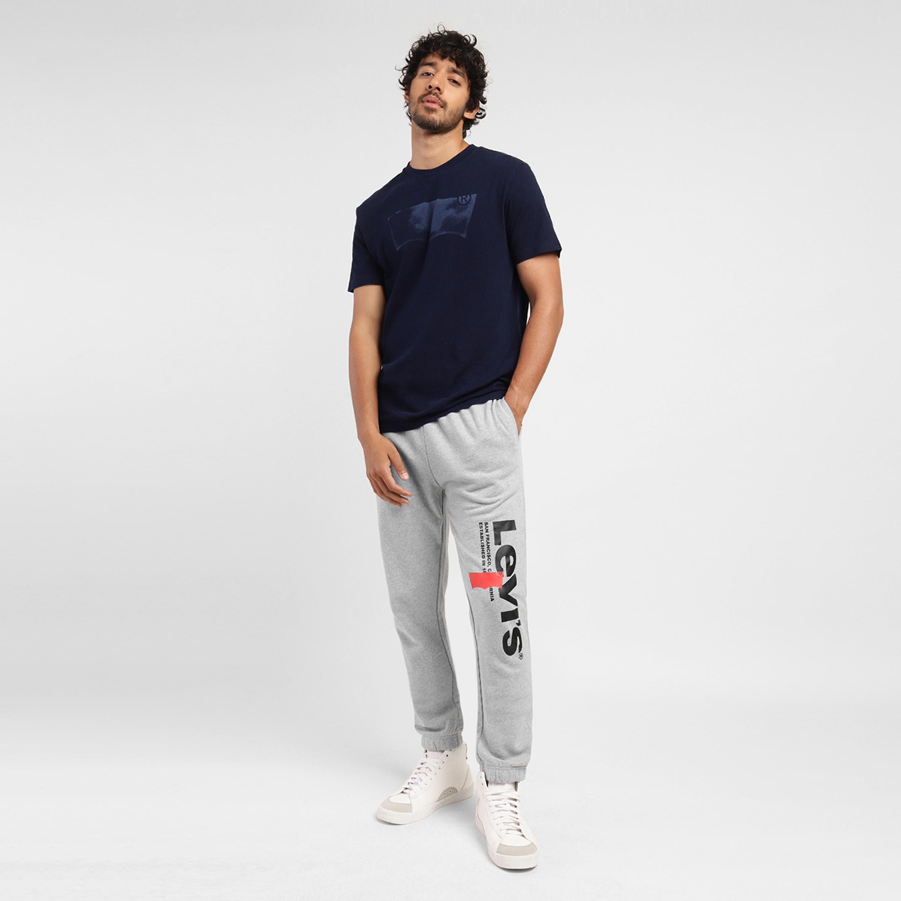 جوغر من ليفايز مع مطبوع برباط ذو متوسط الارتفاع-men-clothing-bottoms-joggers-image-3