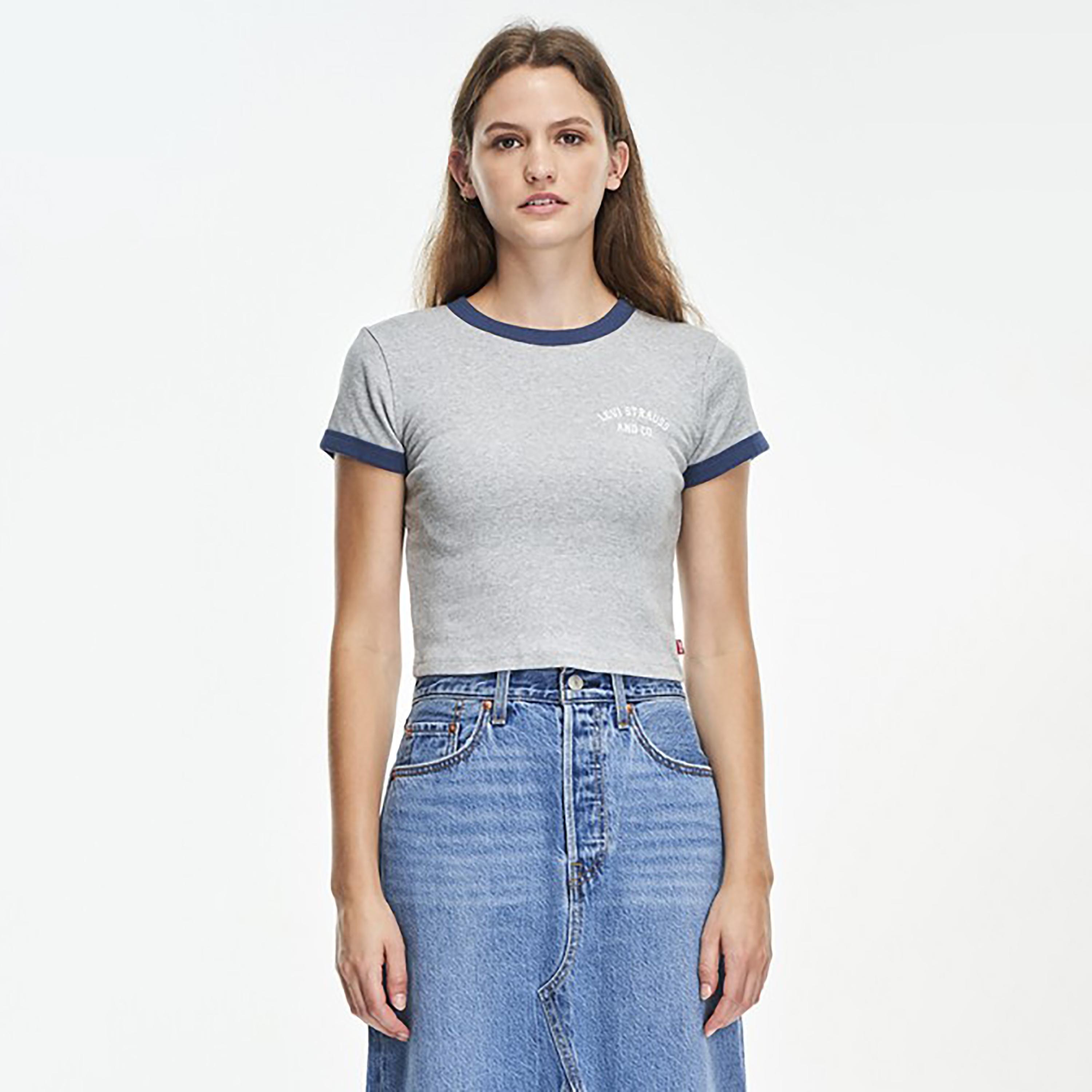 تيشيرت كروب من ليفايز بأكمام قصيرة وياقة دائرية مع شعار-women-clothing-tshirts-image-1
